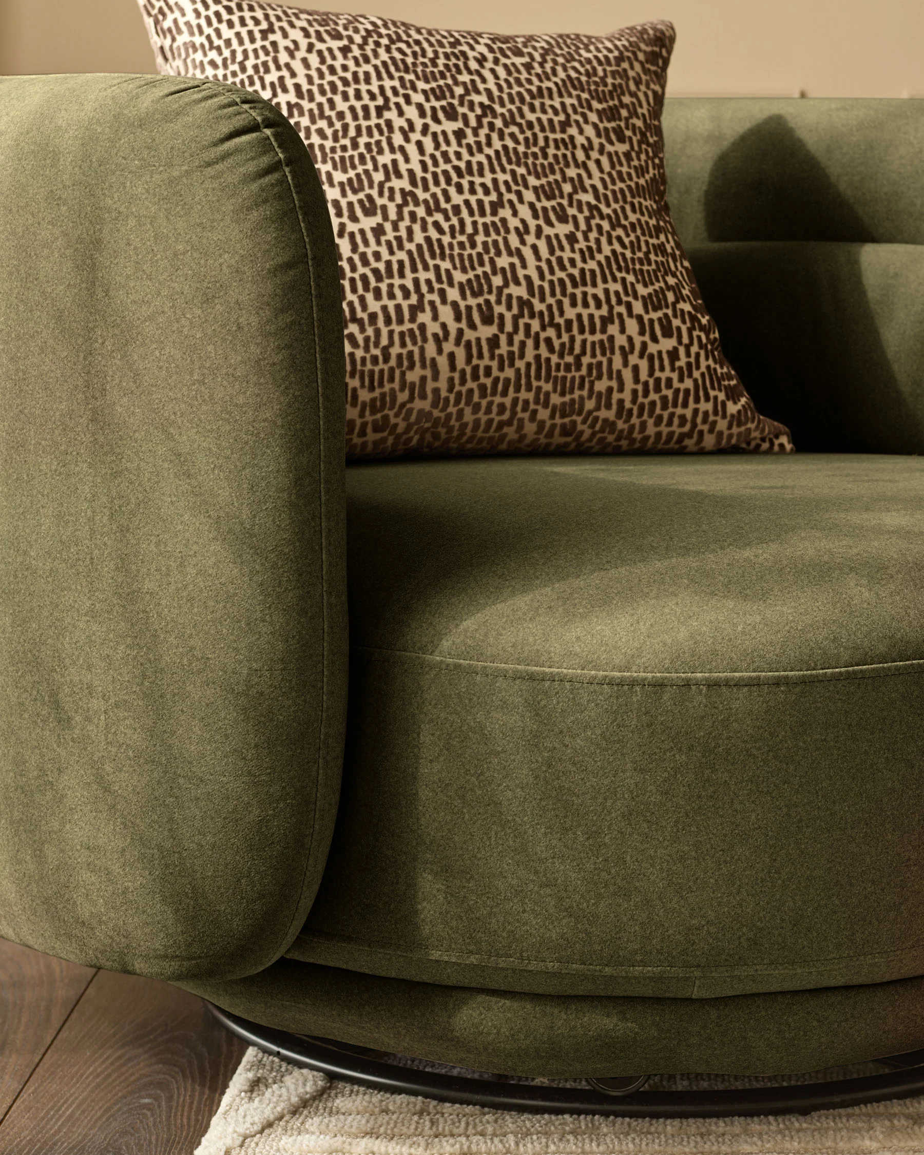 Henry olive green velvet love seat - Image 3
