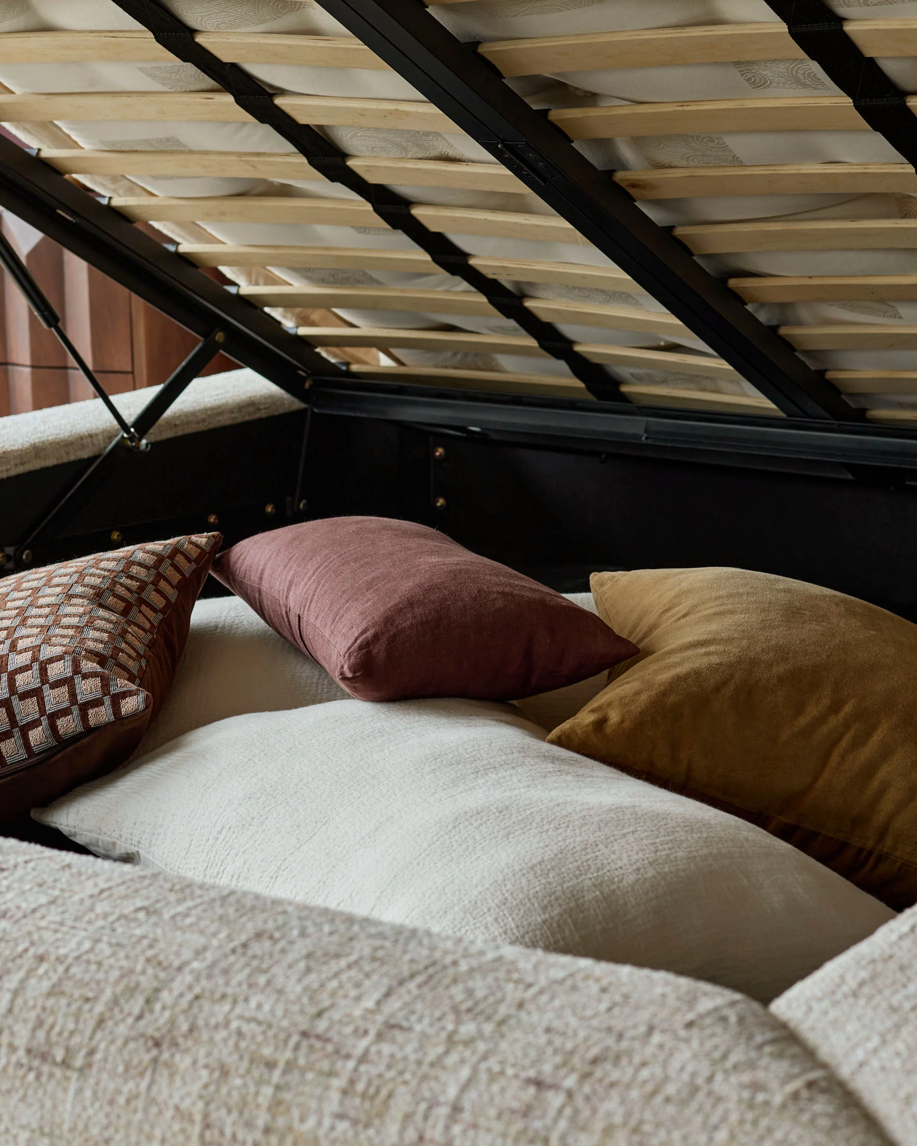 Hepworth natural chenille king size ottoman storage bed - Image 7