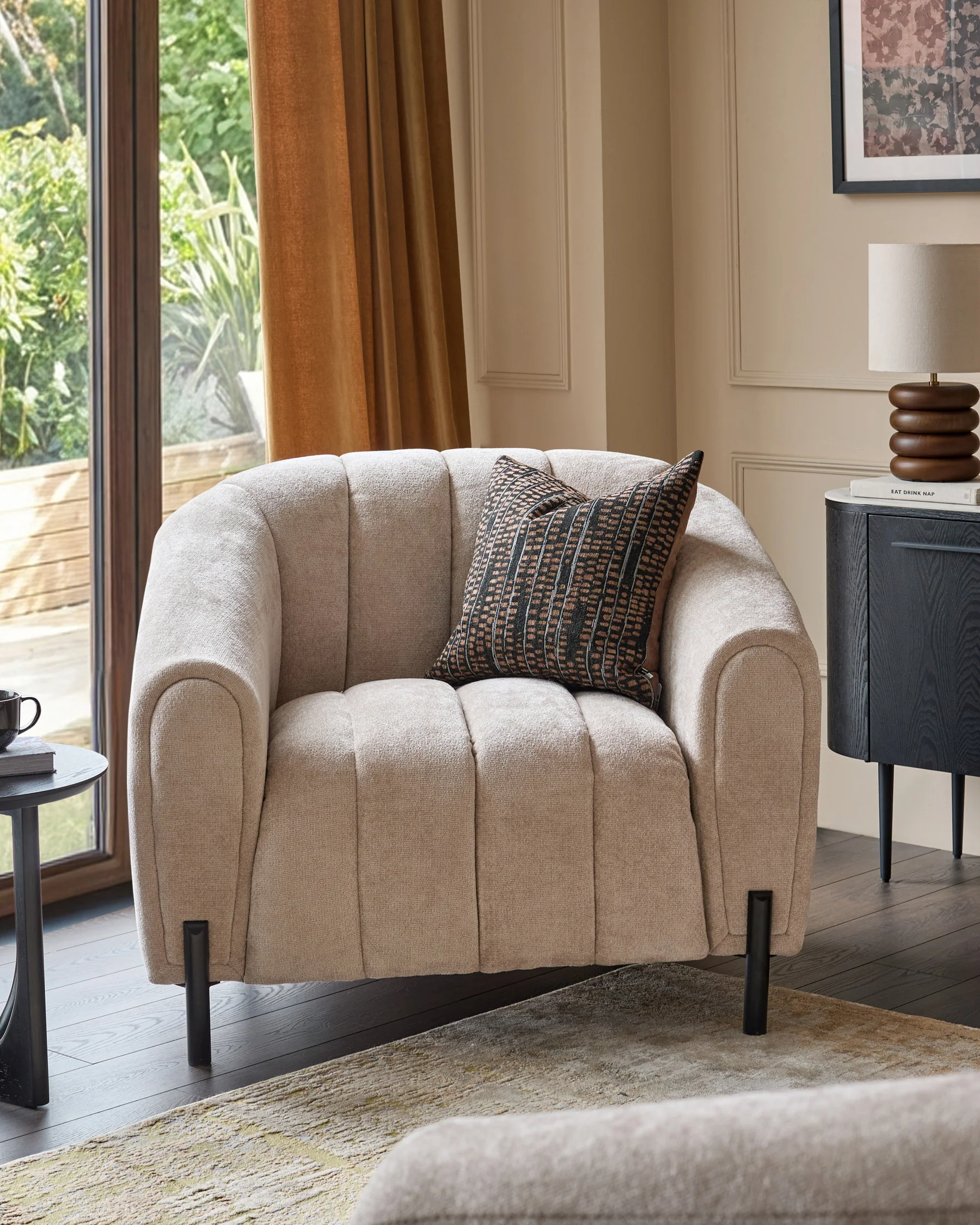 Kendra natural fabric armchair - Image 2