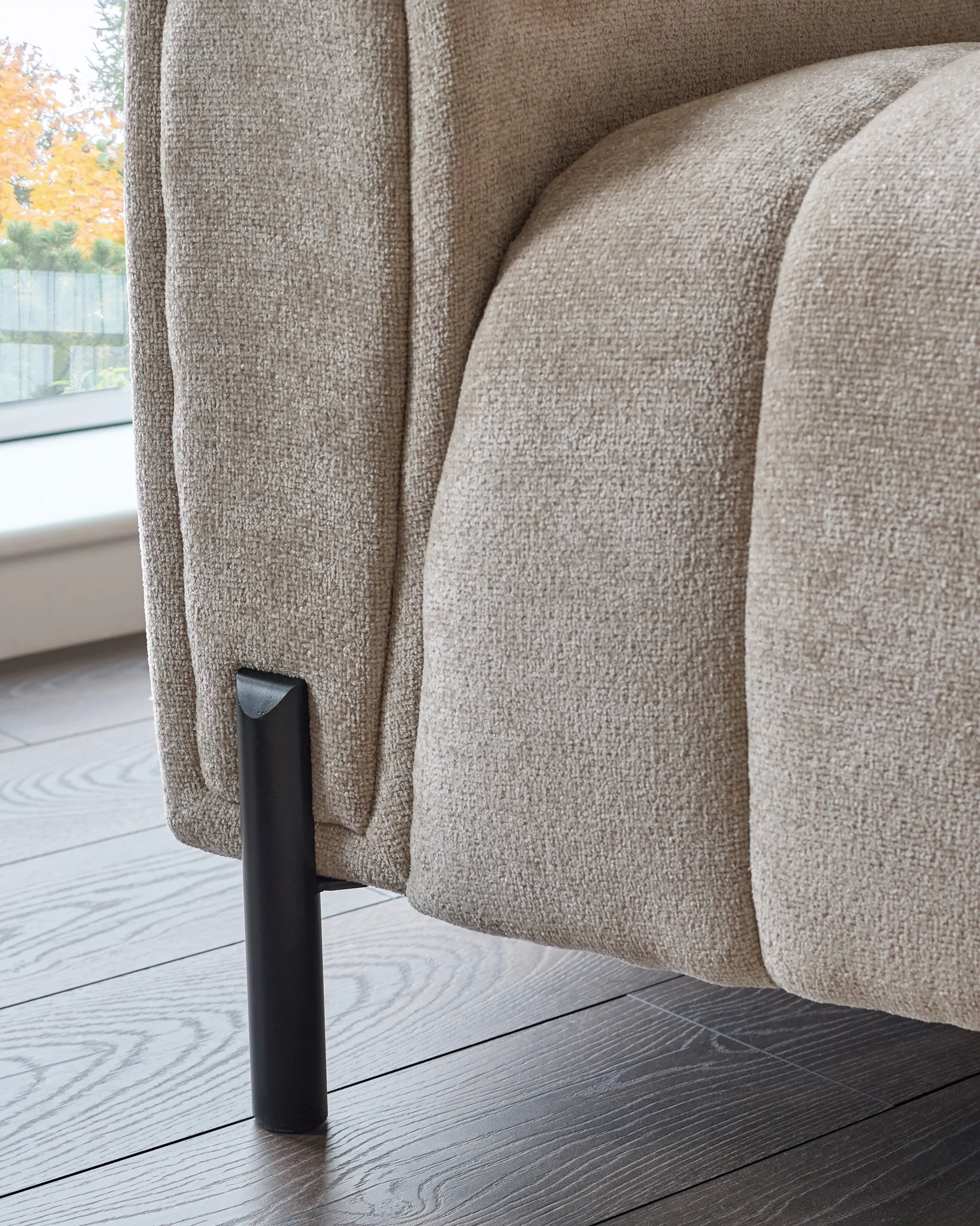 Kendra natural fabric armchair - Image 4
