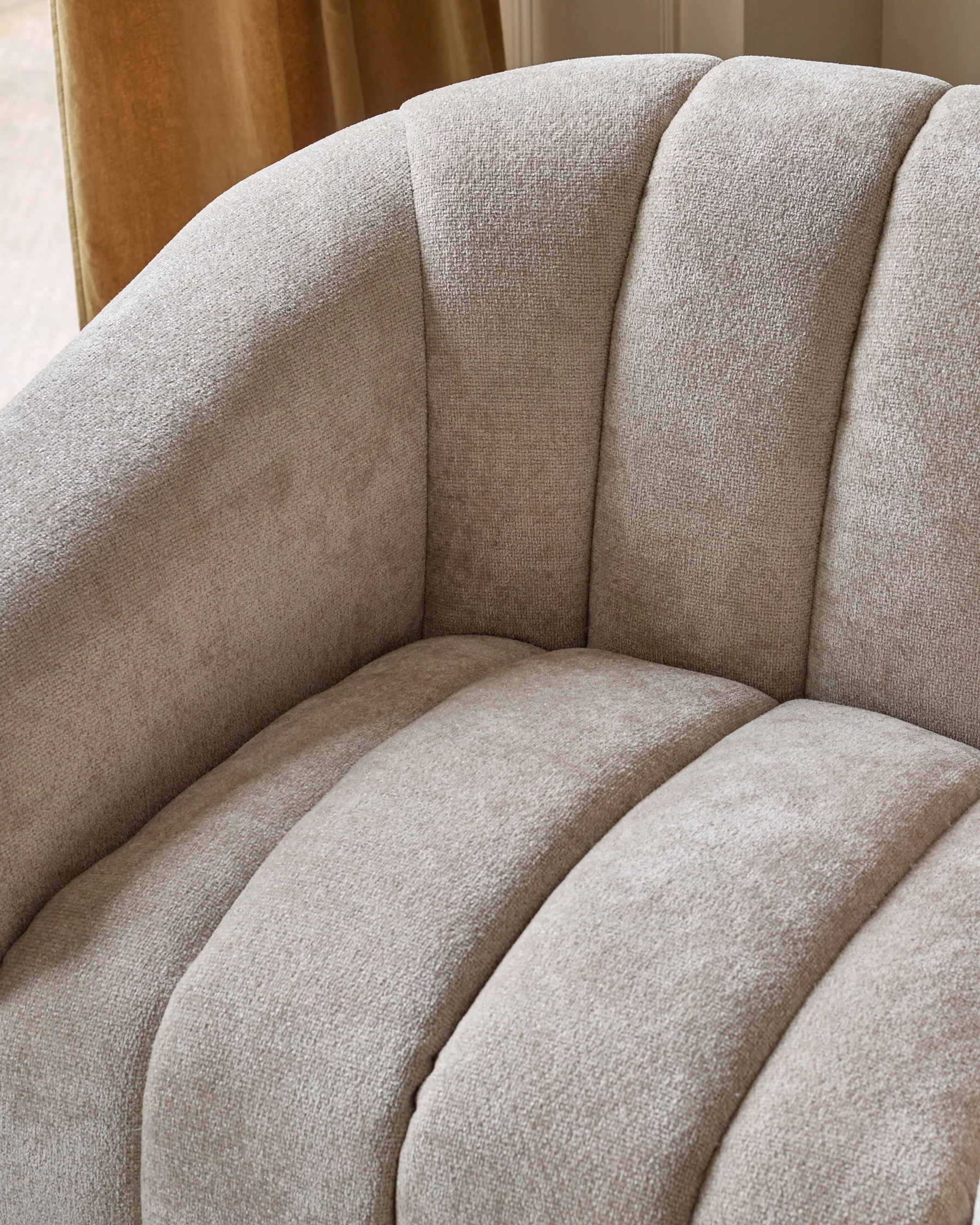 Kendra natural fabric armchair - Image 5