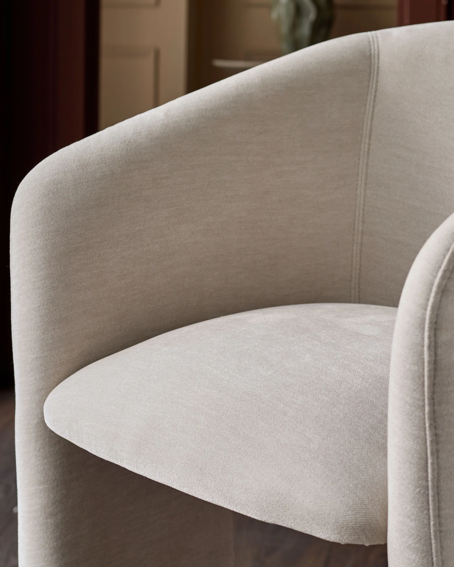 Leighton natural grey chenille black steel cantilever bar stool - Image 5
