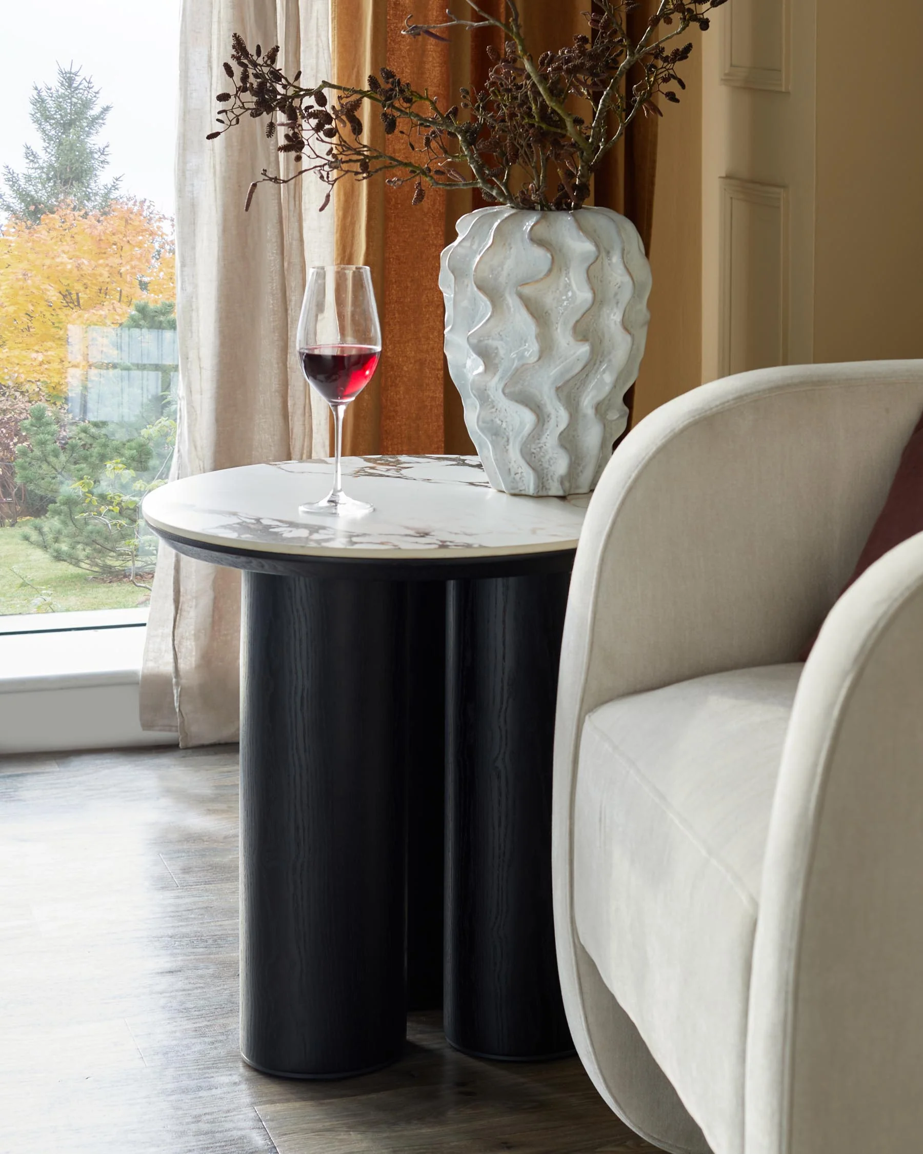 Lena white calacatta ceramic side table - Image 3