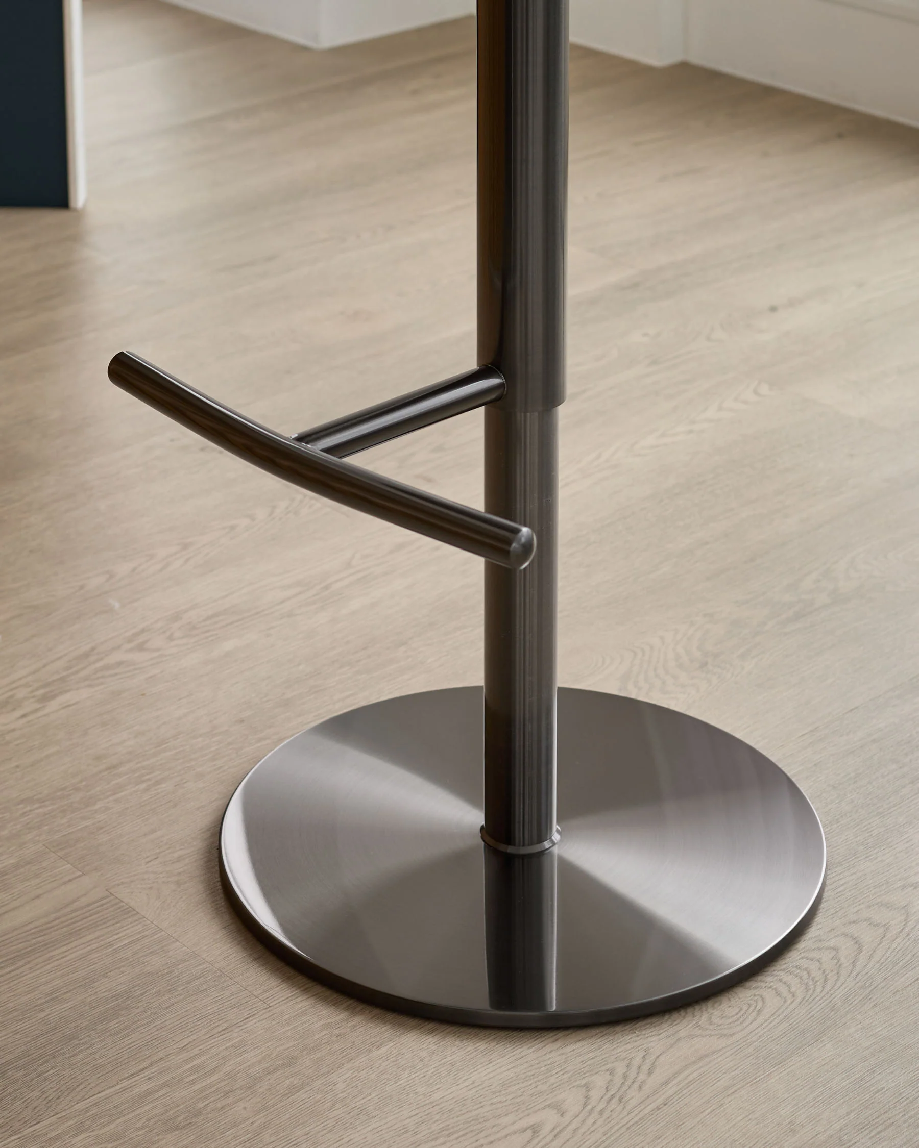 Lilah olive green velvet gas lift bar stool - Image 10