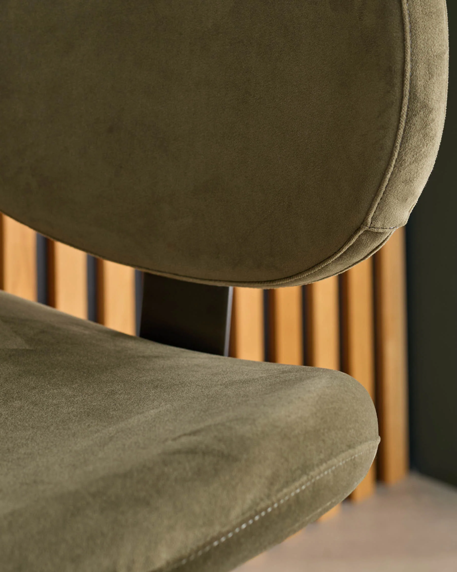 Lilah olive green velvet gas lift bar stool - Image 9