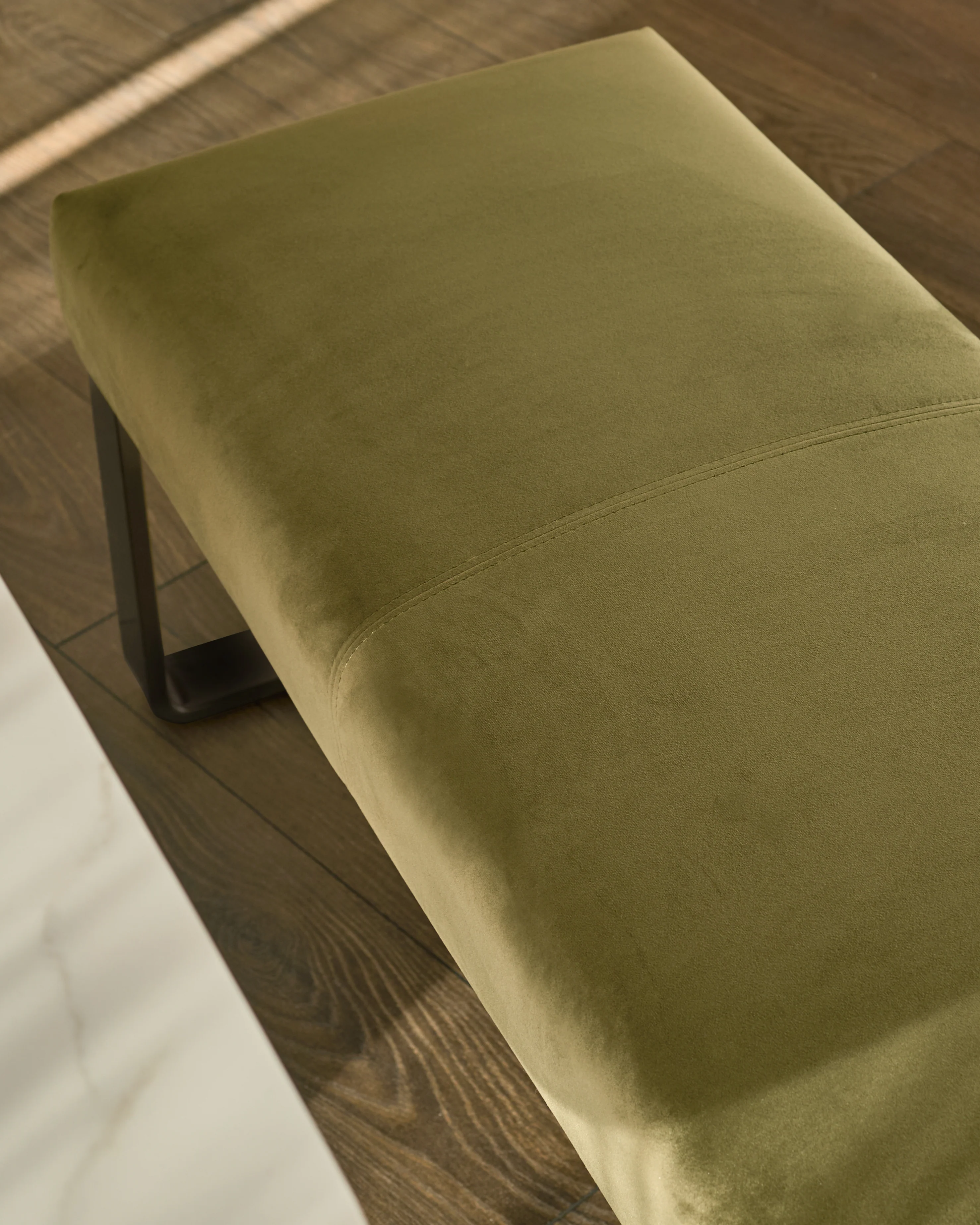 Loop olive green velvet 3 seater black metal dining bench without backrest - Image 3