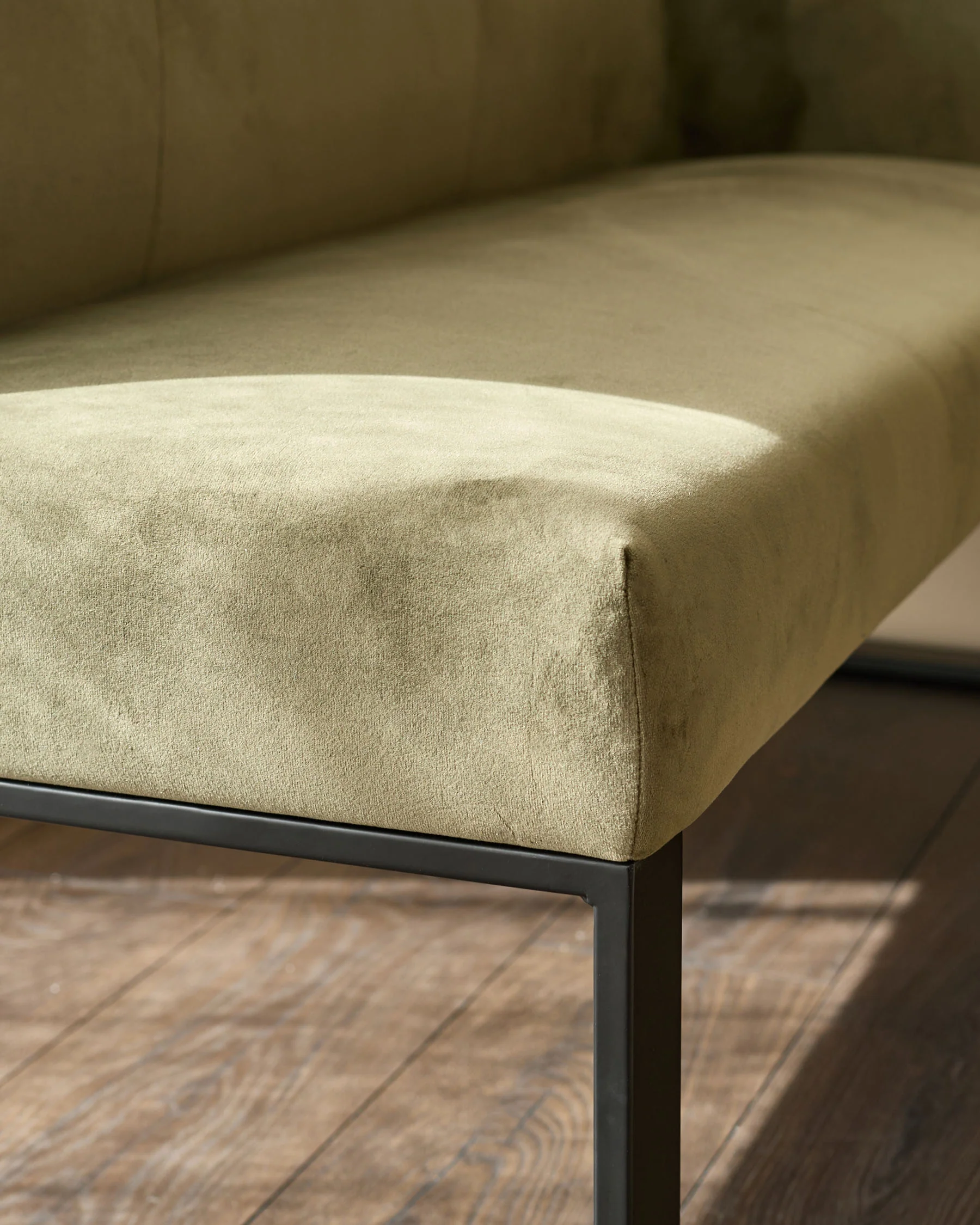 Loop olive green velvet black metal left hand corner 5 seater dining bench - Image 4