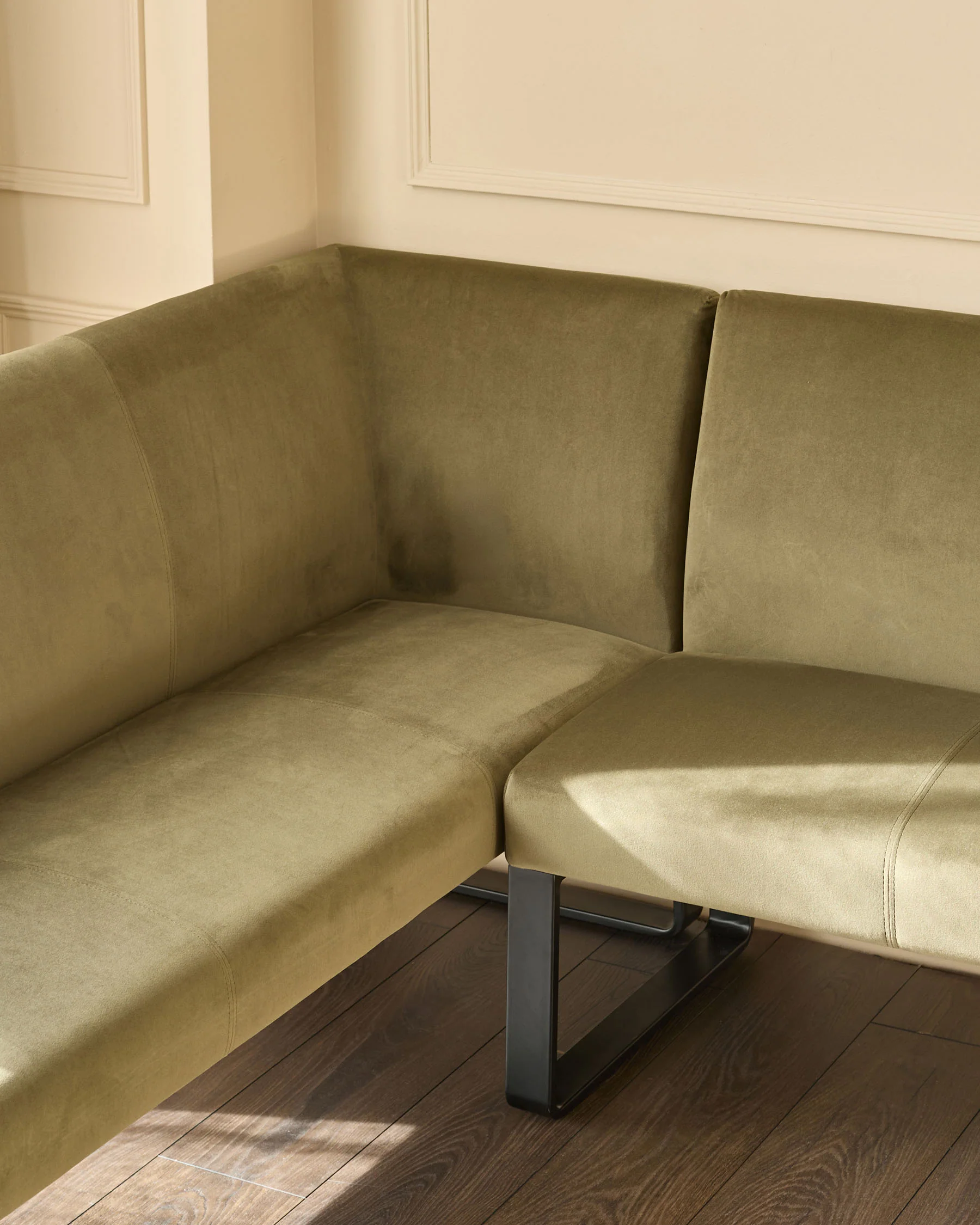 Loop olive green velvet black metal left hand corner 5 seater dining bench - Image 5