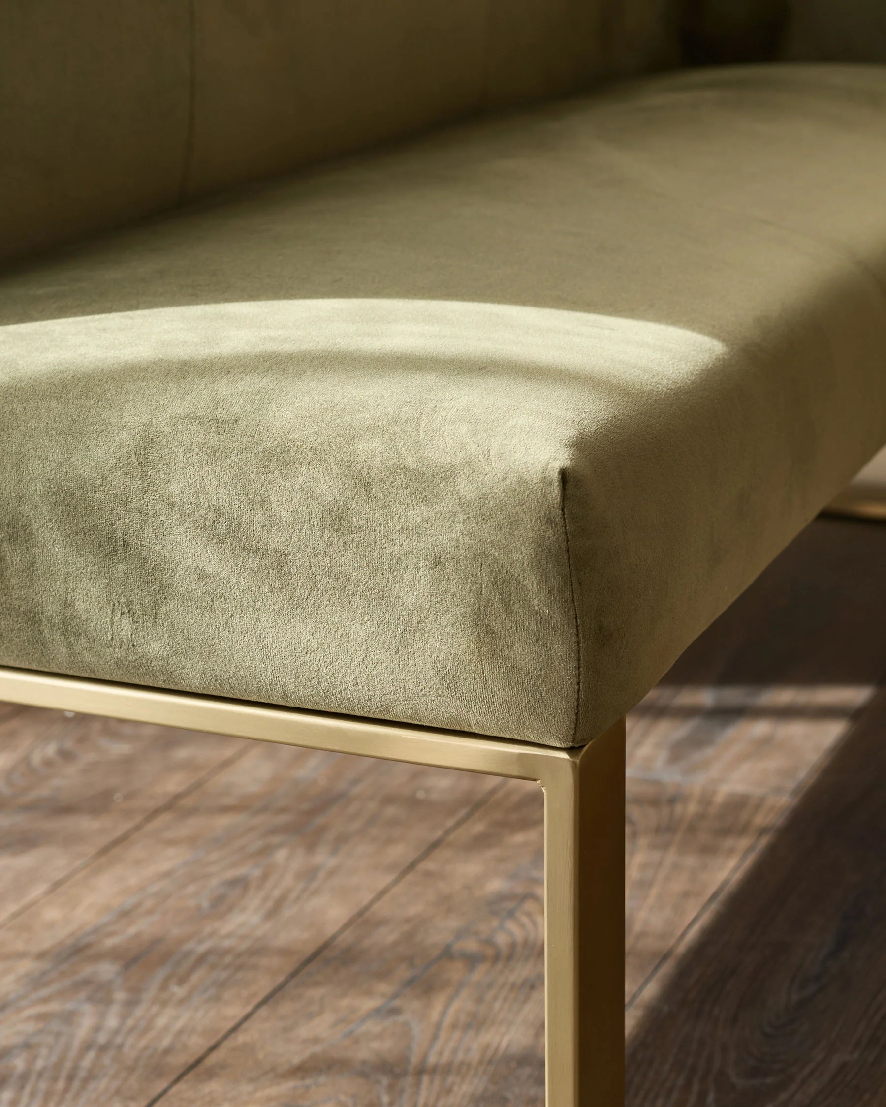 Loop olive green velvet brushed brass right hand corner 5 seater dining bench - Image 5
