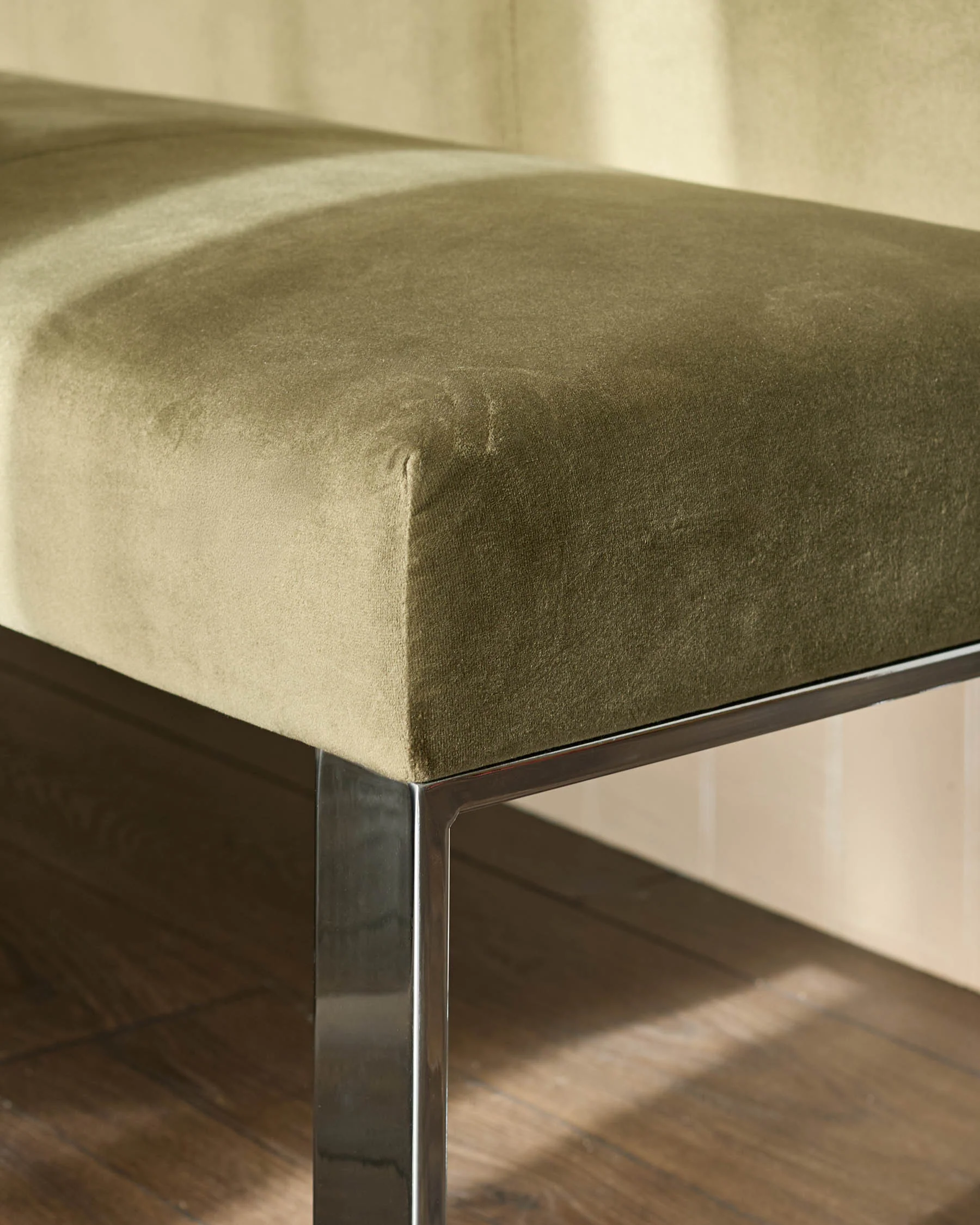Loop olive green velvet chrome right hand corner 5 seater dining bench - Image 4