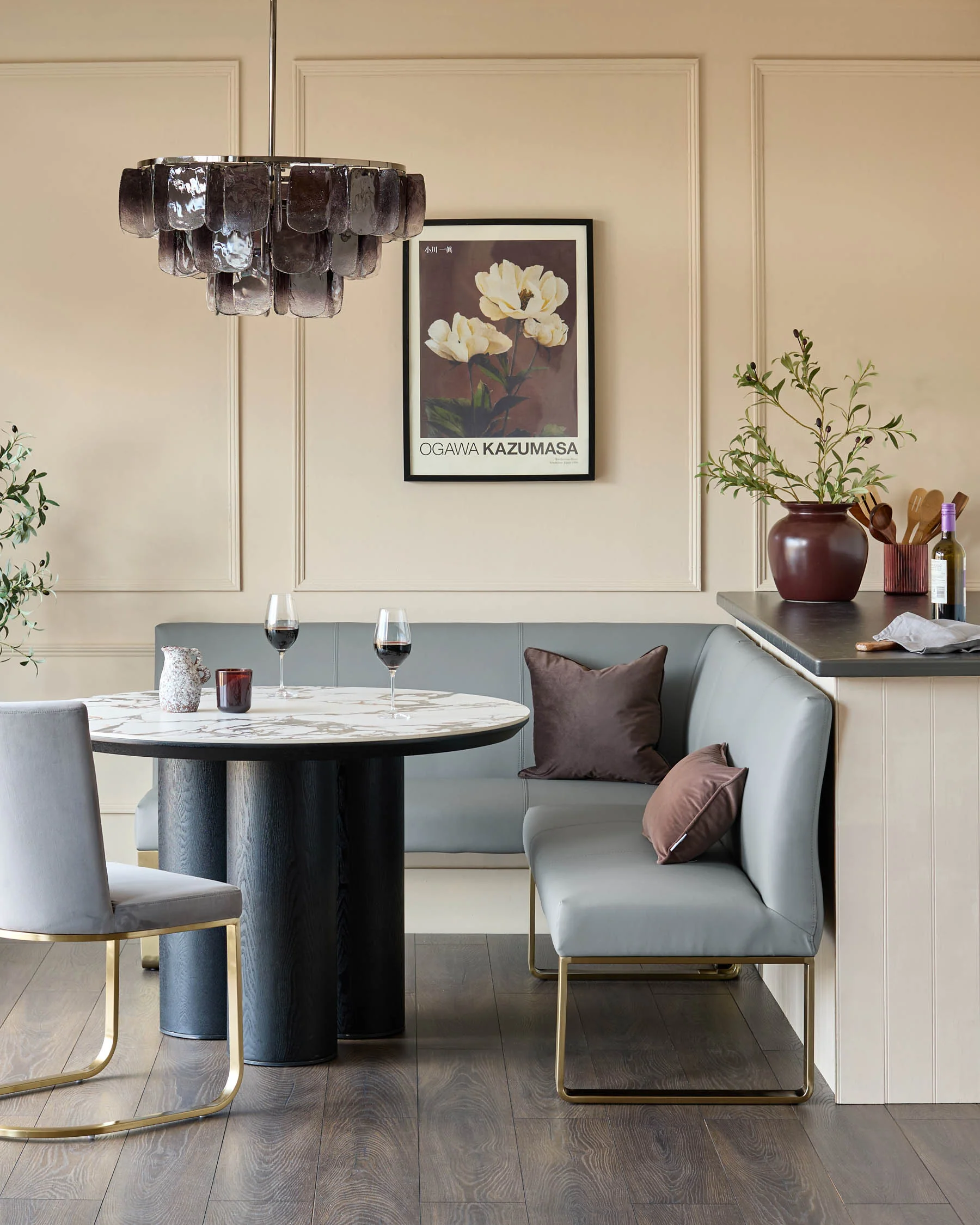 Loop mid grey faux leather right hand corner 5 seater brushed brass leg dining bench - Image 2