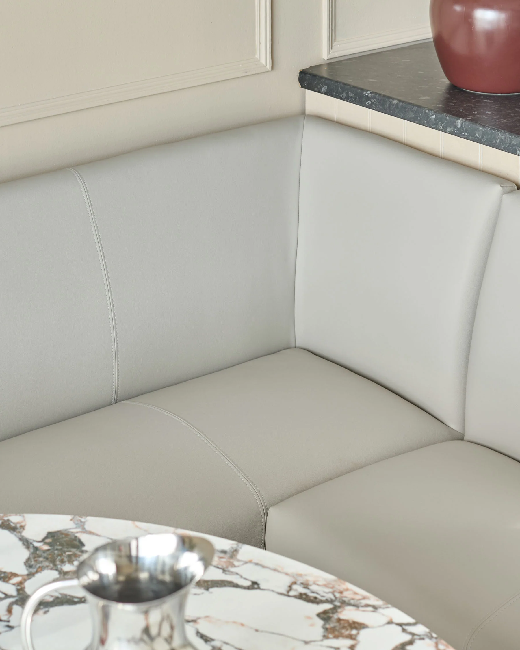 Loop light grey faux leather right hand corner 5 seater chrome leg dining bench - Image 4