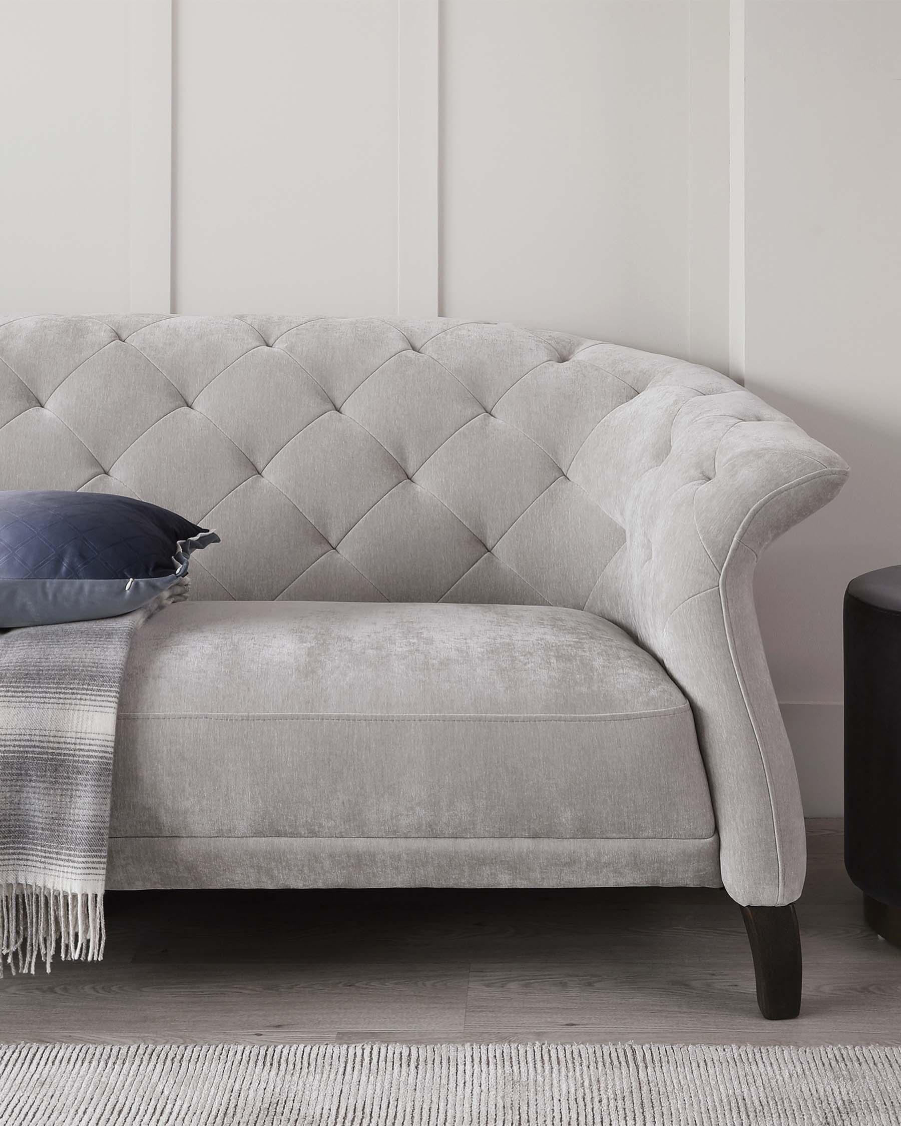 Luxe Large 3 Seater Light Grey Fabric Chesterfield Sofa - Image 3