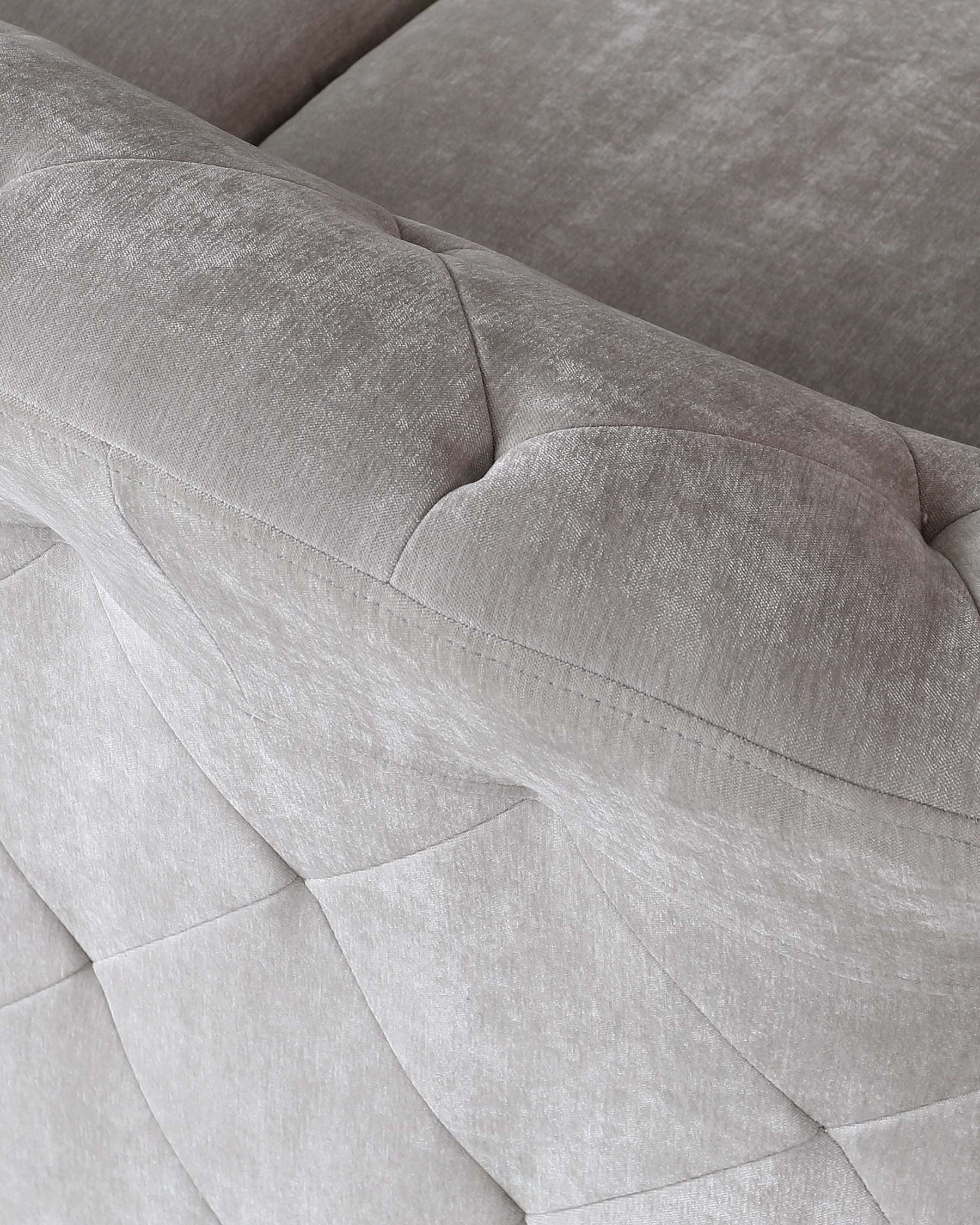 Luxe Large 3 Seater Light Grey Fabric Chesterfield Sofa - Image 7