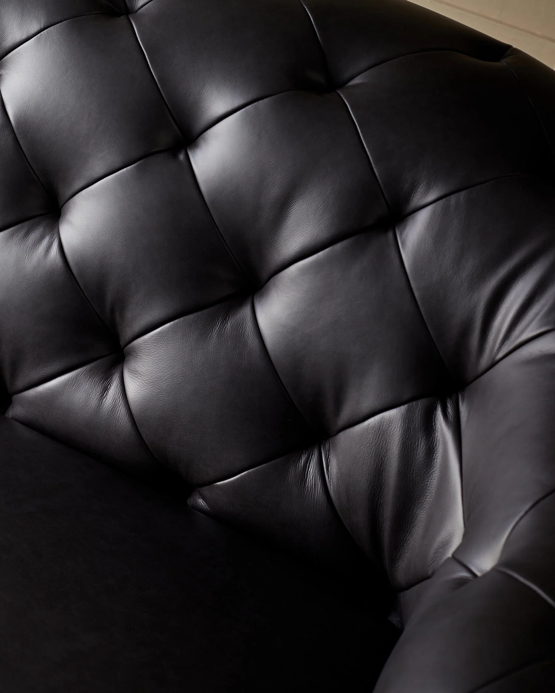 Luxe black leather armchair - Image 6