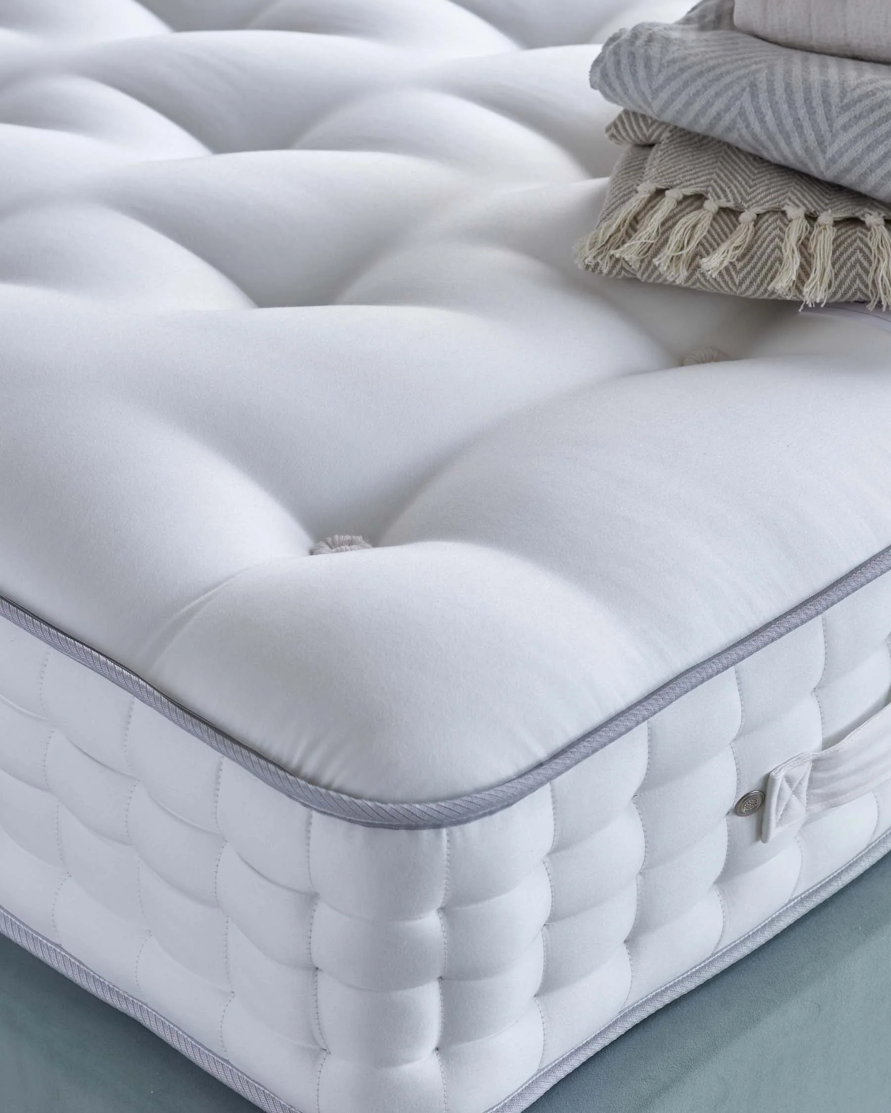 Luxury Comfort 9,000 Pocket Spring Medium Super King Mattress - Image 4