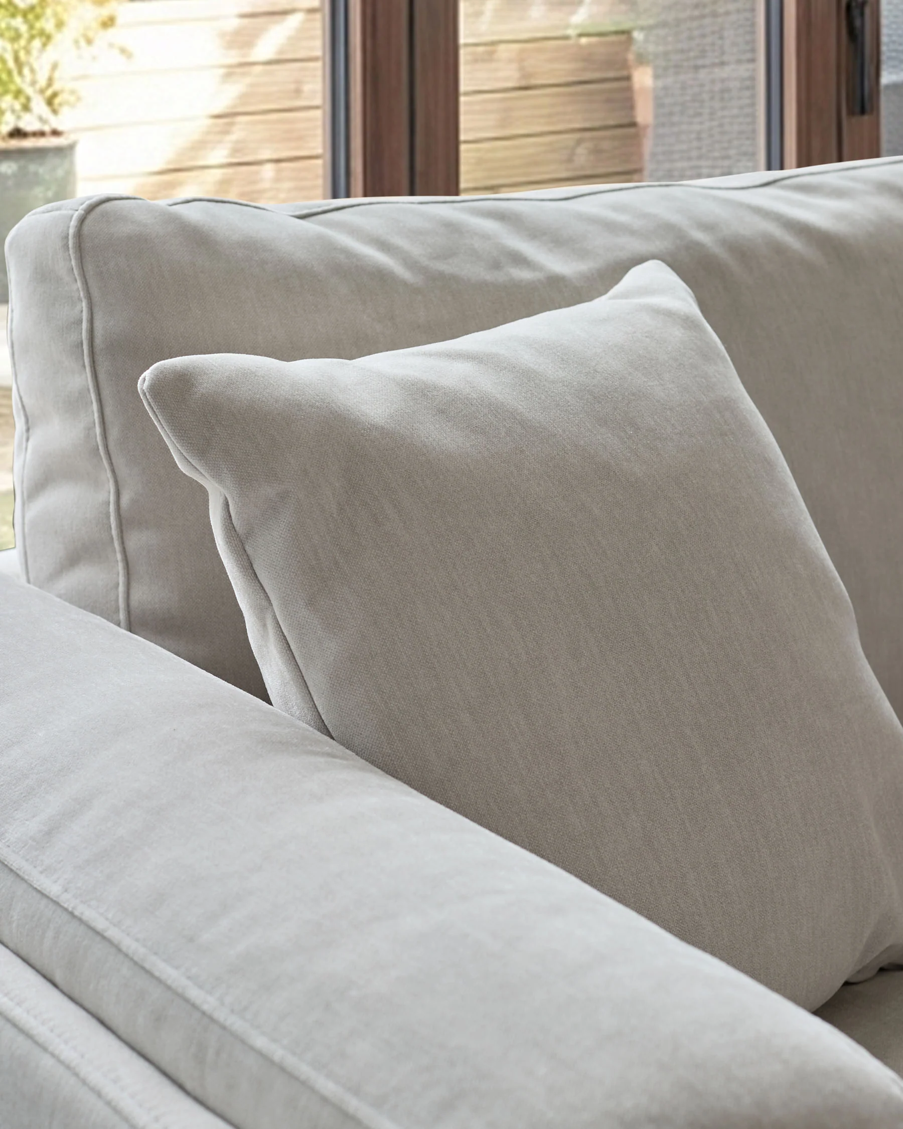 Lynetta natural grey chenille small corner sofa - Image 6