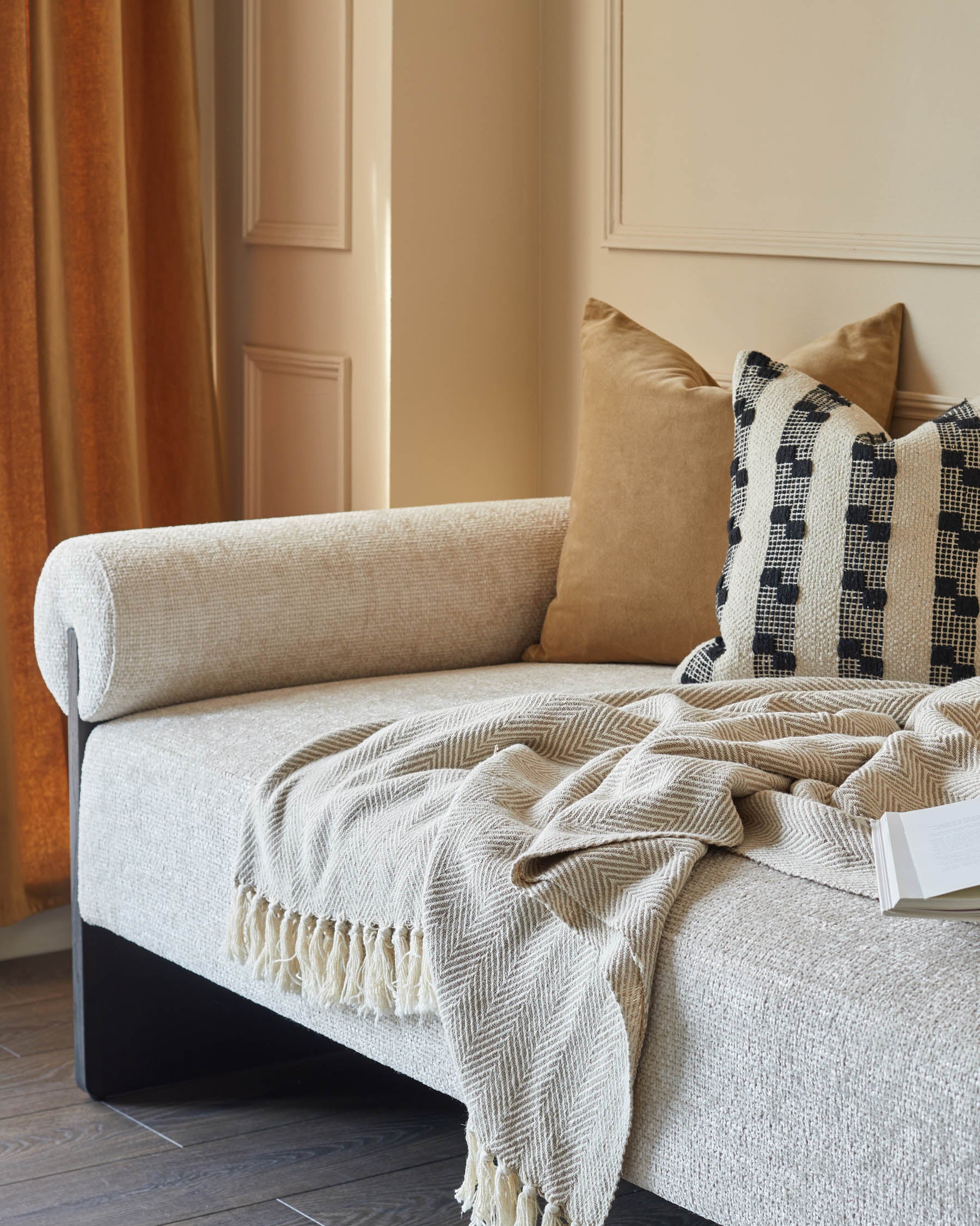 Maeve natural fabric day bed bench - Image 10