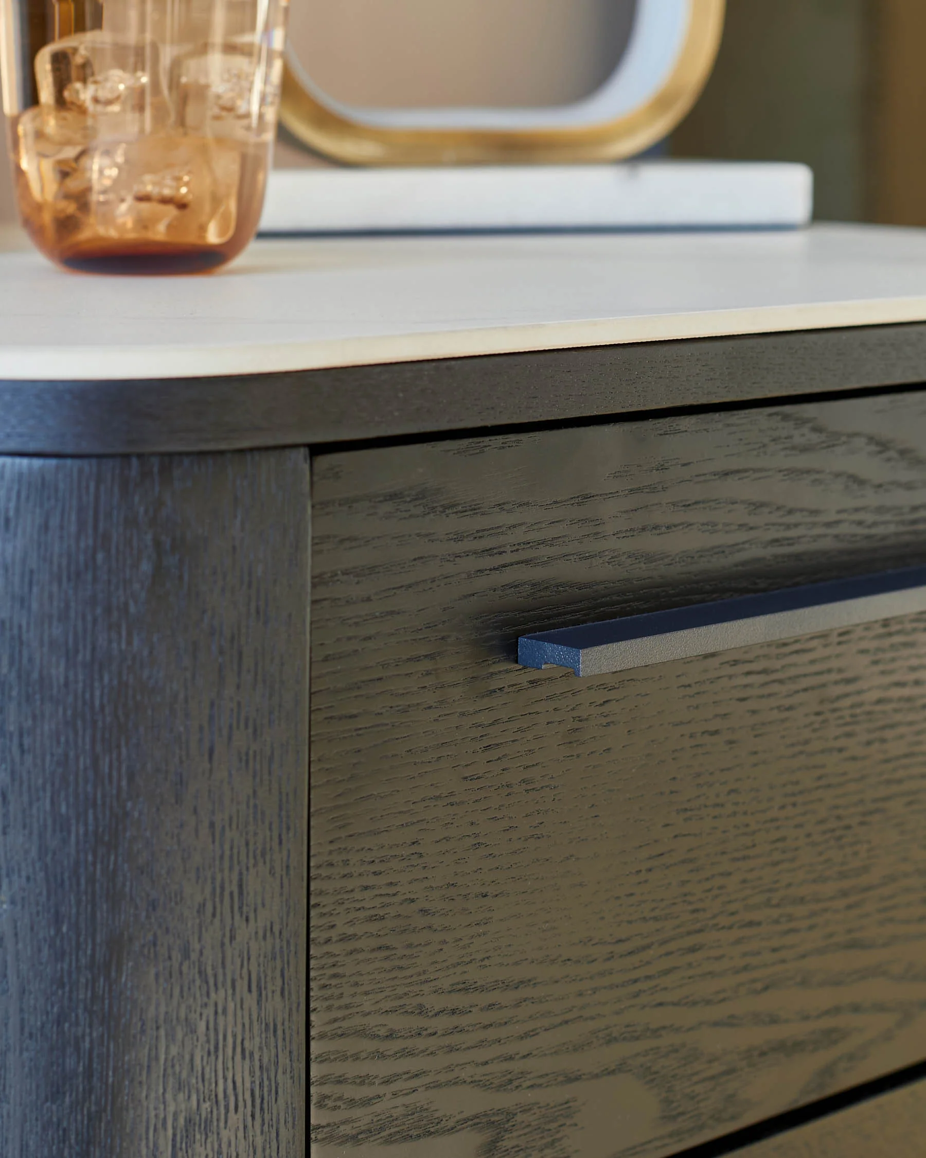 Manhattan white ceramic 2 drawer bedside table - Image 4
