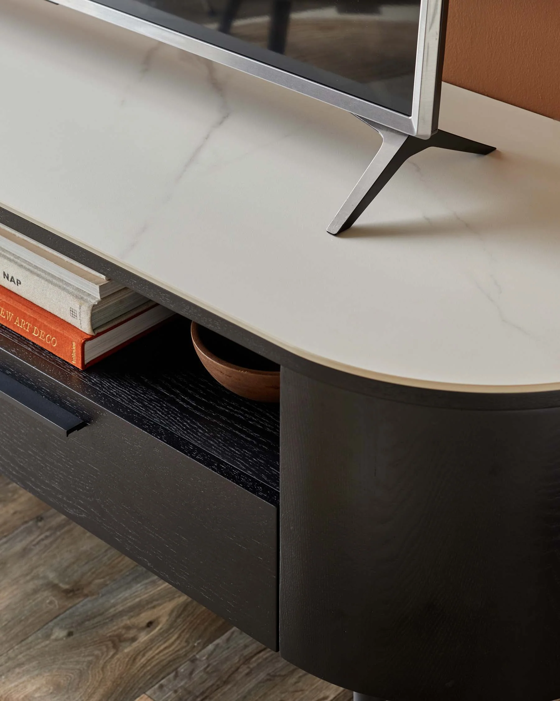 Manhattan marbled ceramic TV stand - Image 4