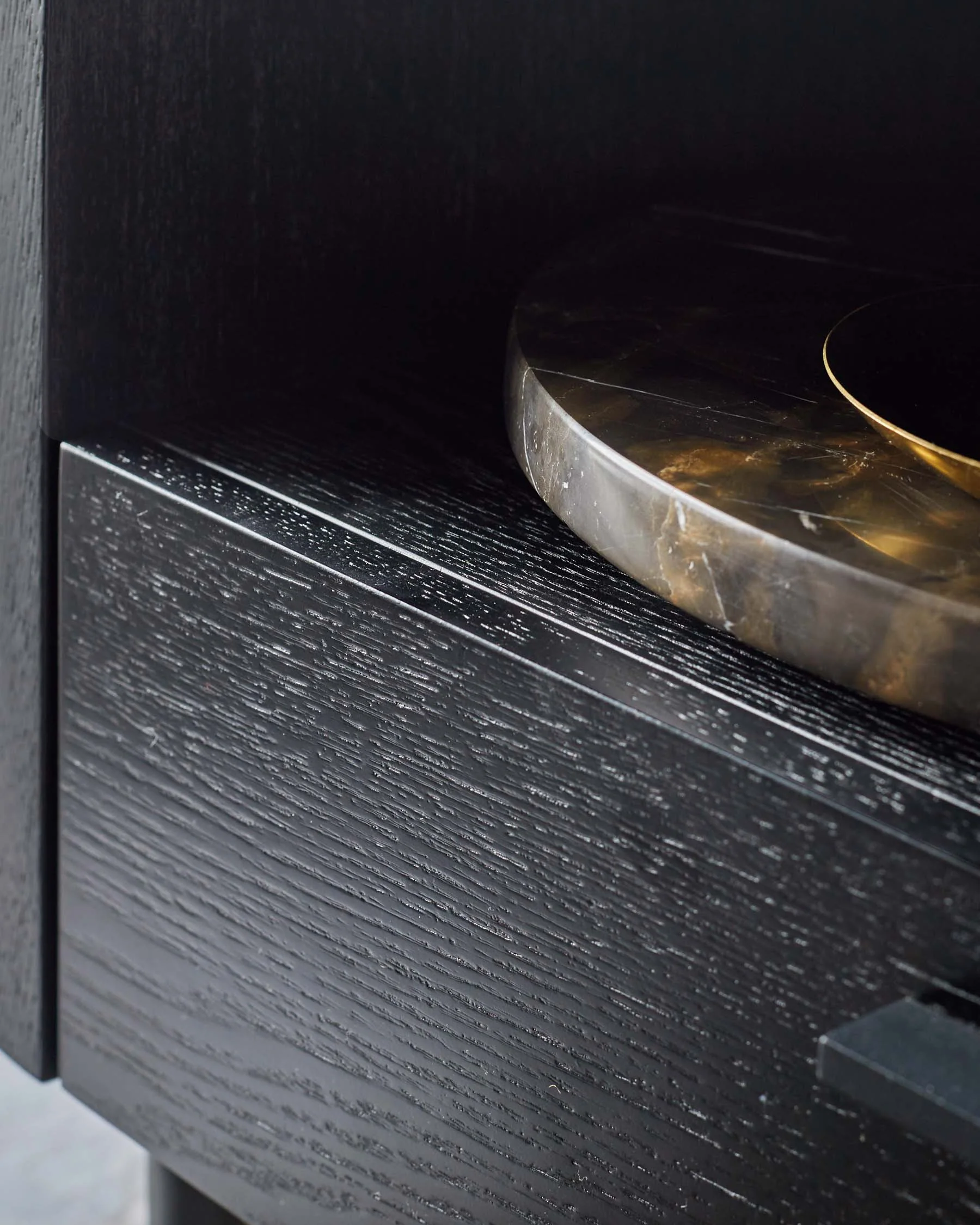 Manhattan marbled ceramic TV stand - Image 5