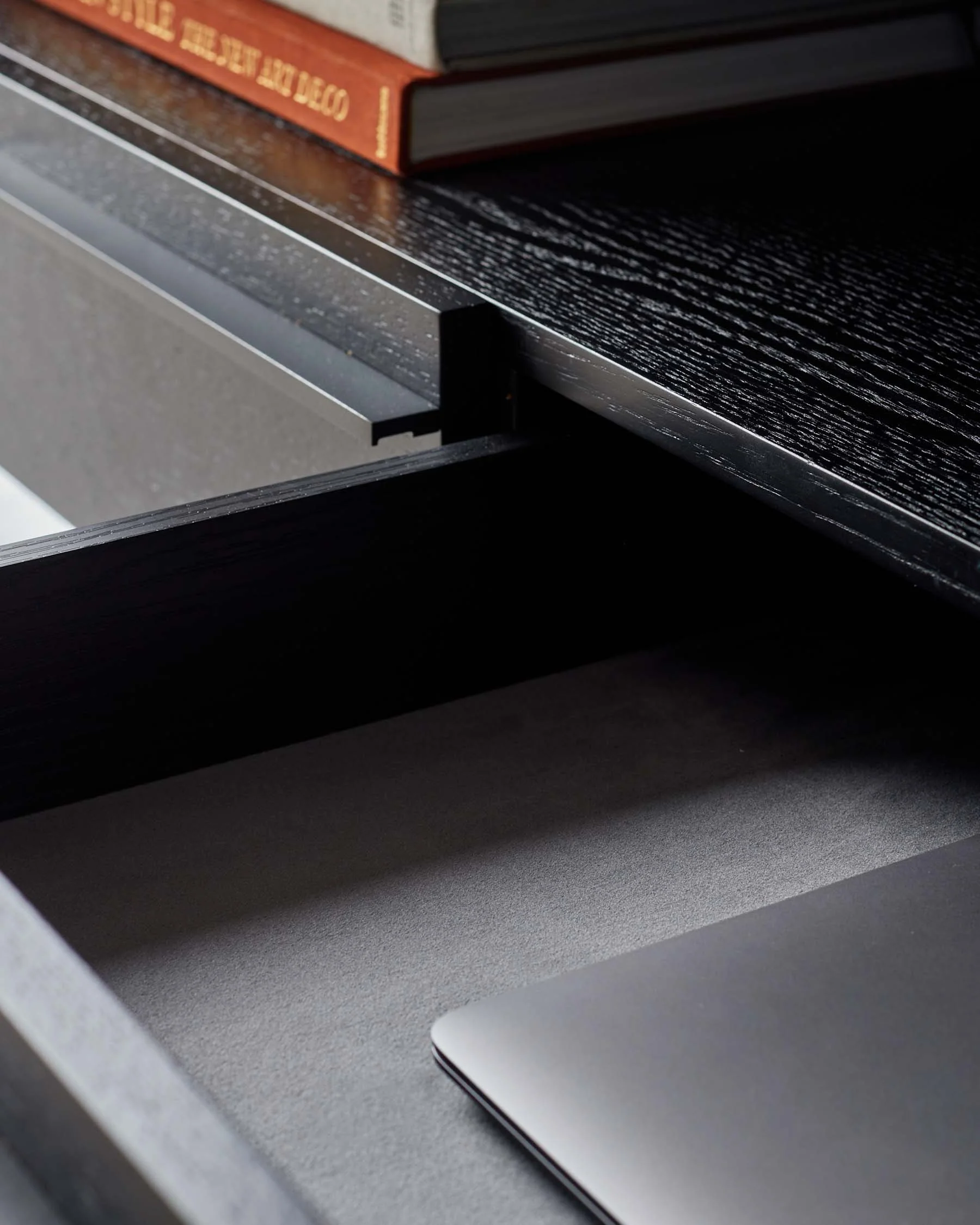 Manhattan marbled ceramic TV stand - Image 6