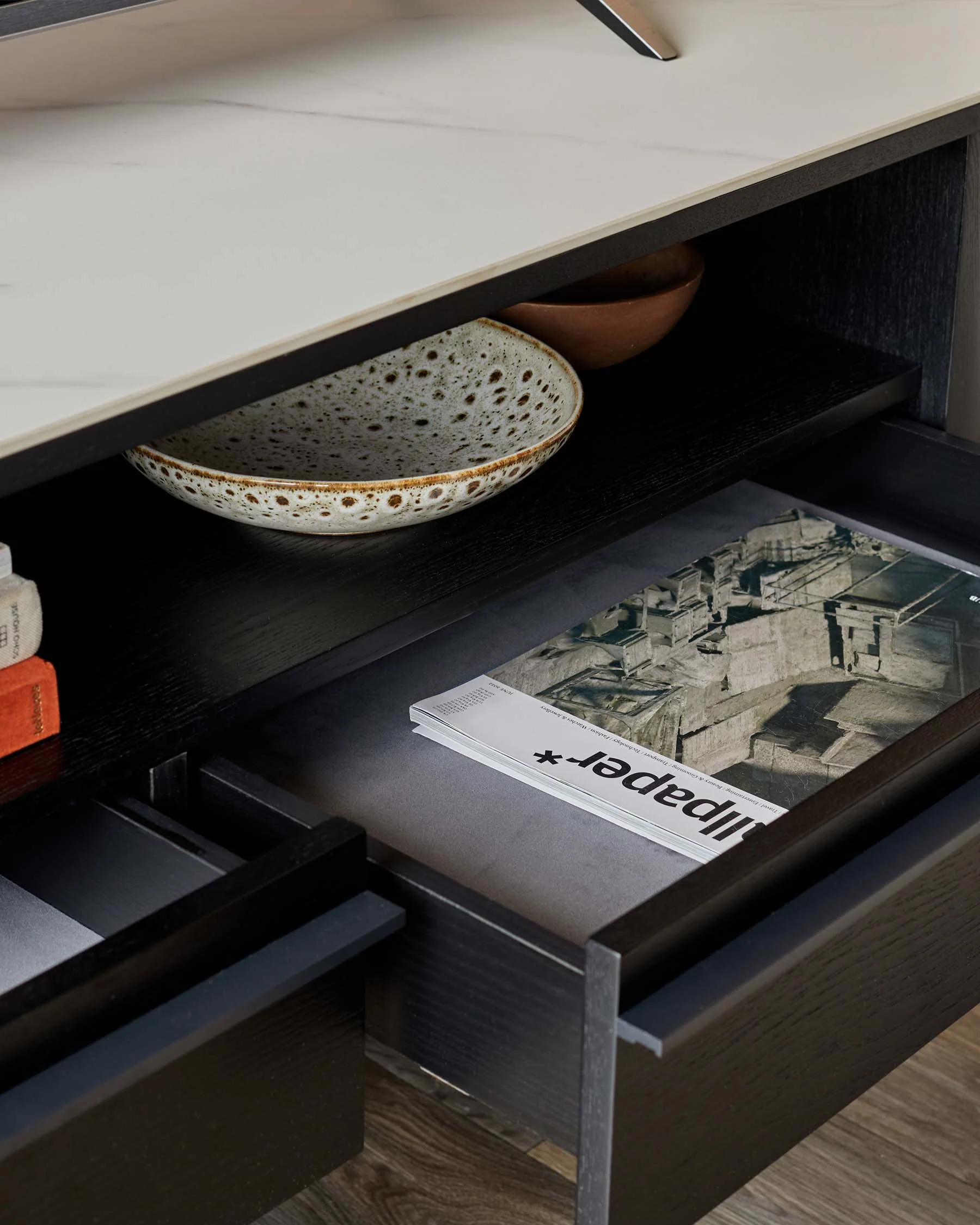 Manhattan marbled ceramic TV stand - Image 7