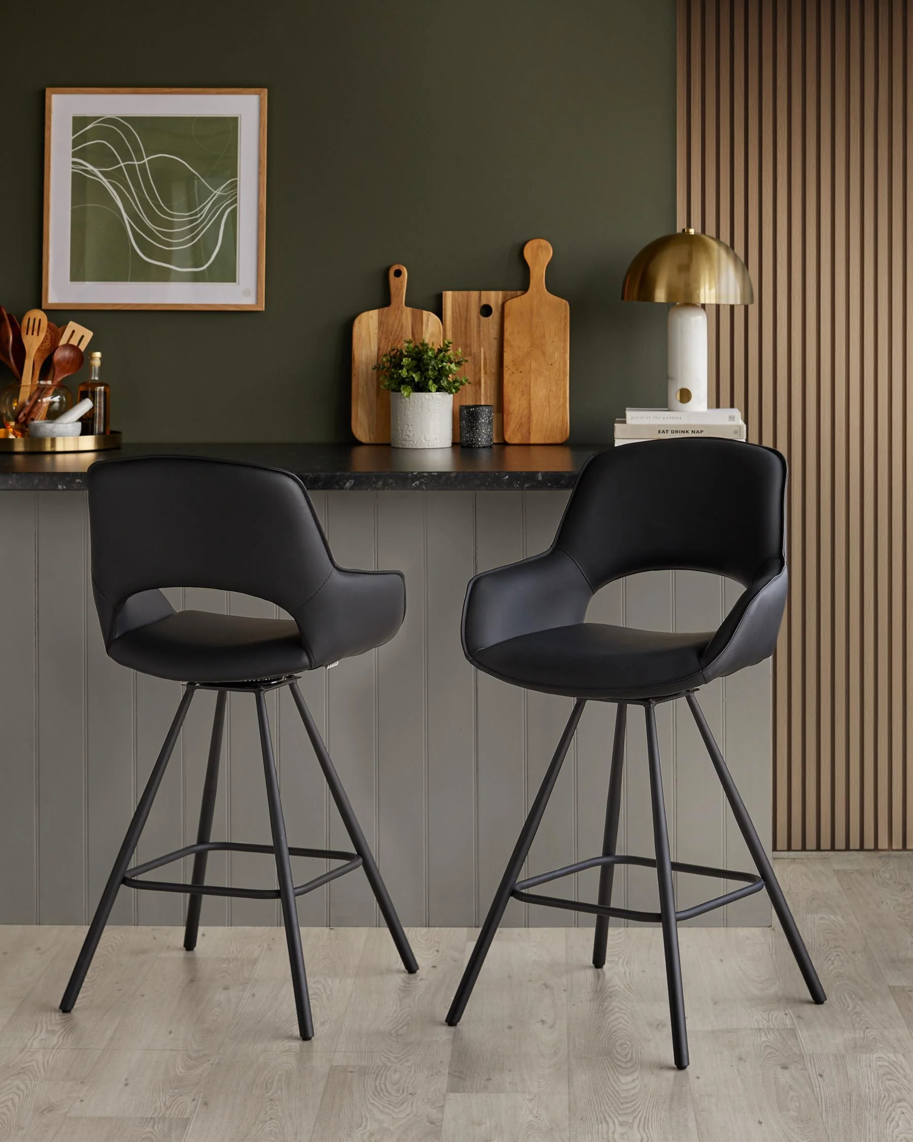 Marlow black faux leather swivel bar stool - Image 3