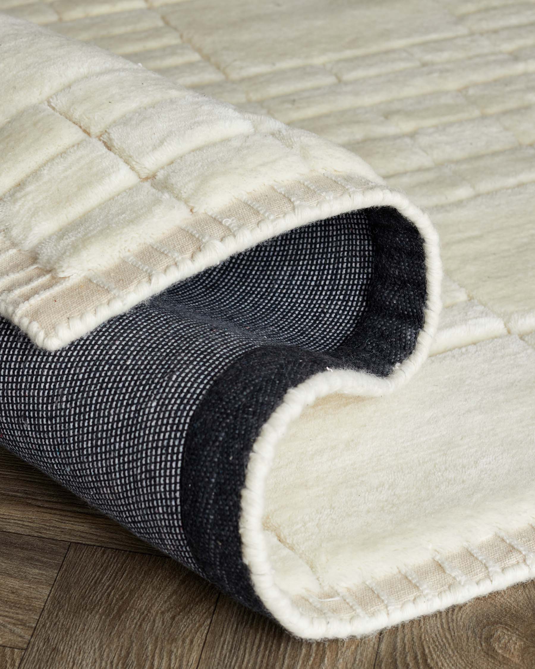Mosaic cream sculpted wool large rug - Image 4