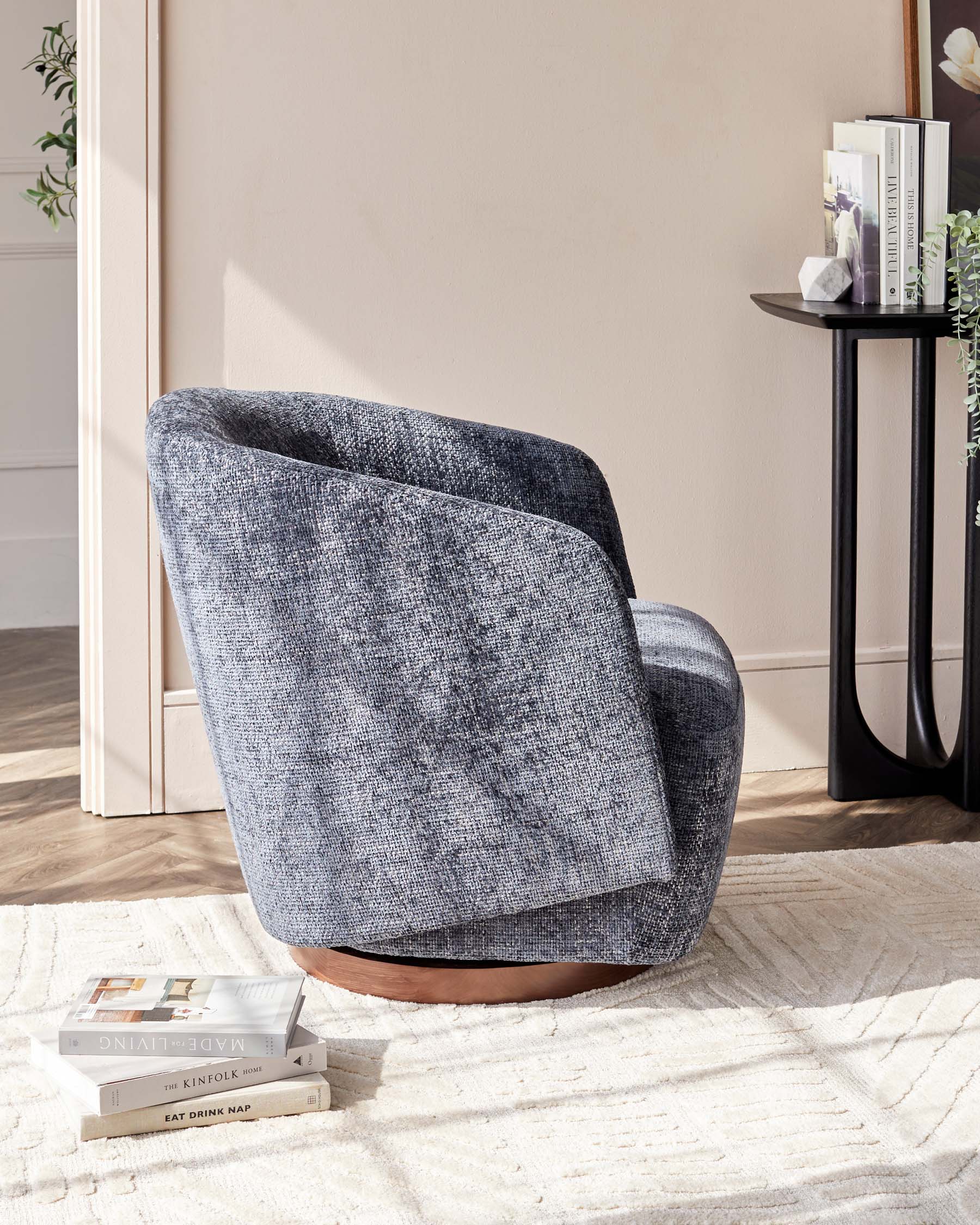 Natalia dark blue chunky weave swivel accent chair - Image 3