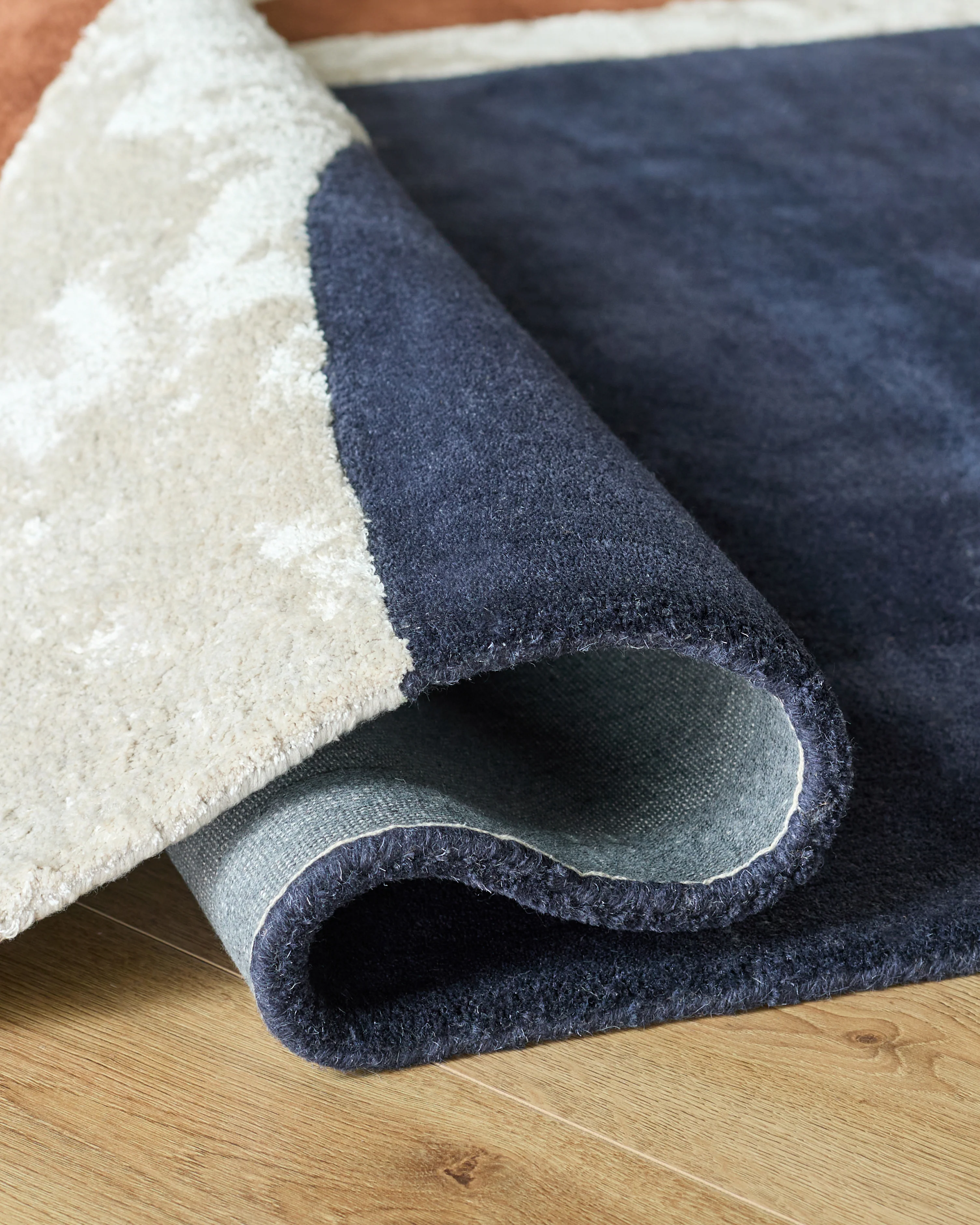 Neo navy textured medium rug - Image 6