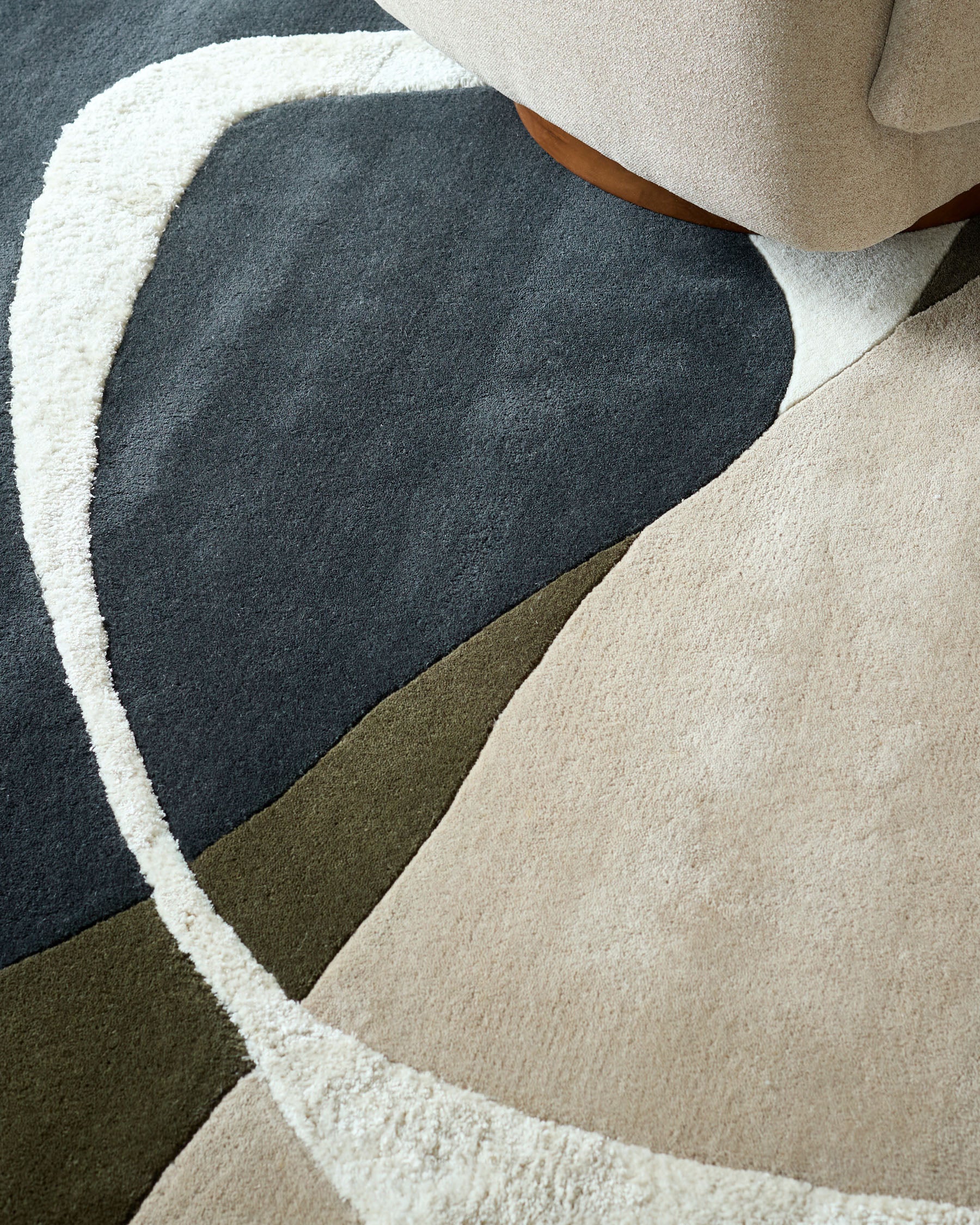 Neo olive and navy textured medium rug - Image 2