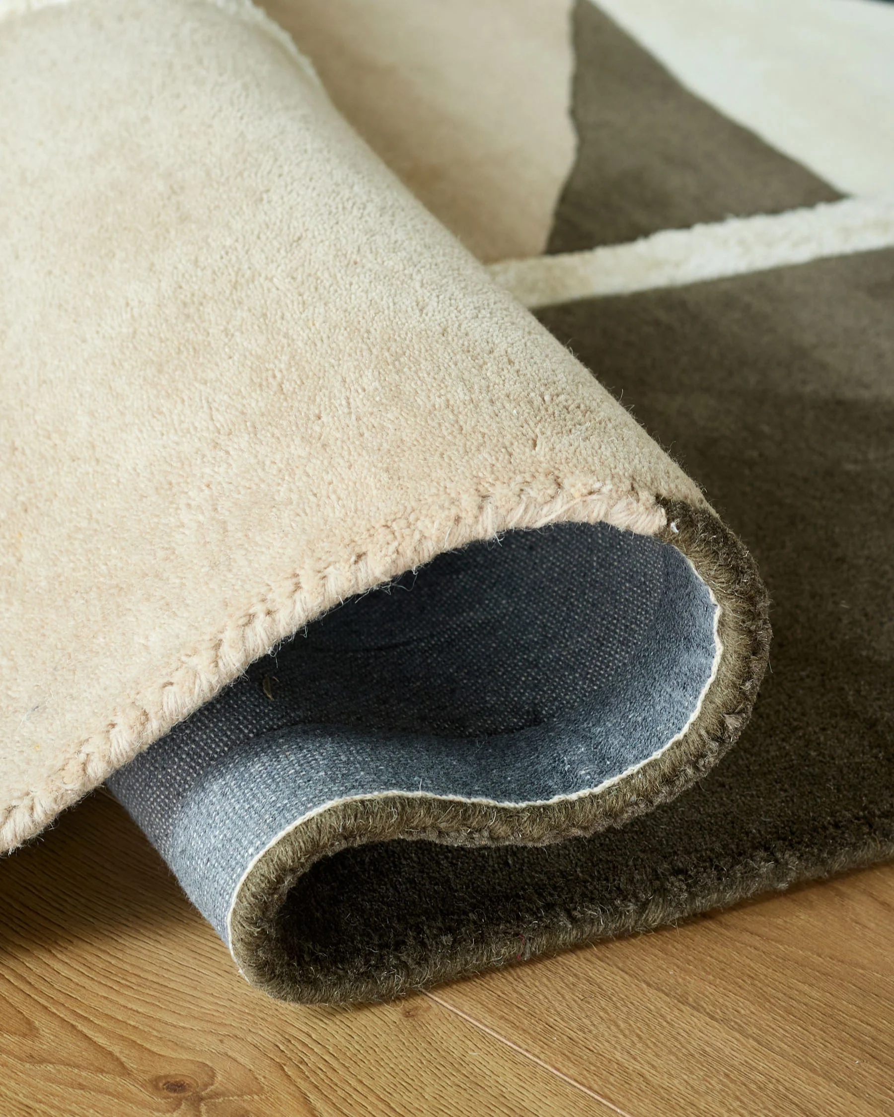 Neo olive and navy textured medium rug - Image 4