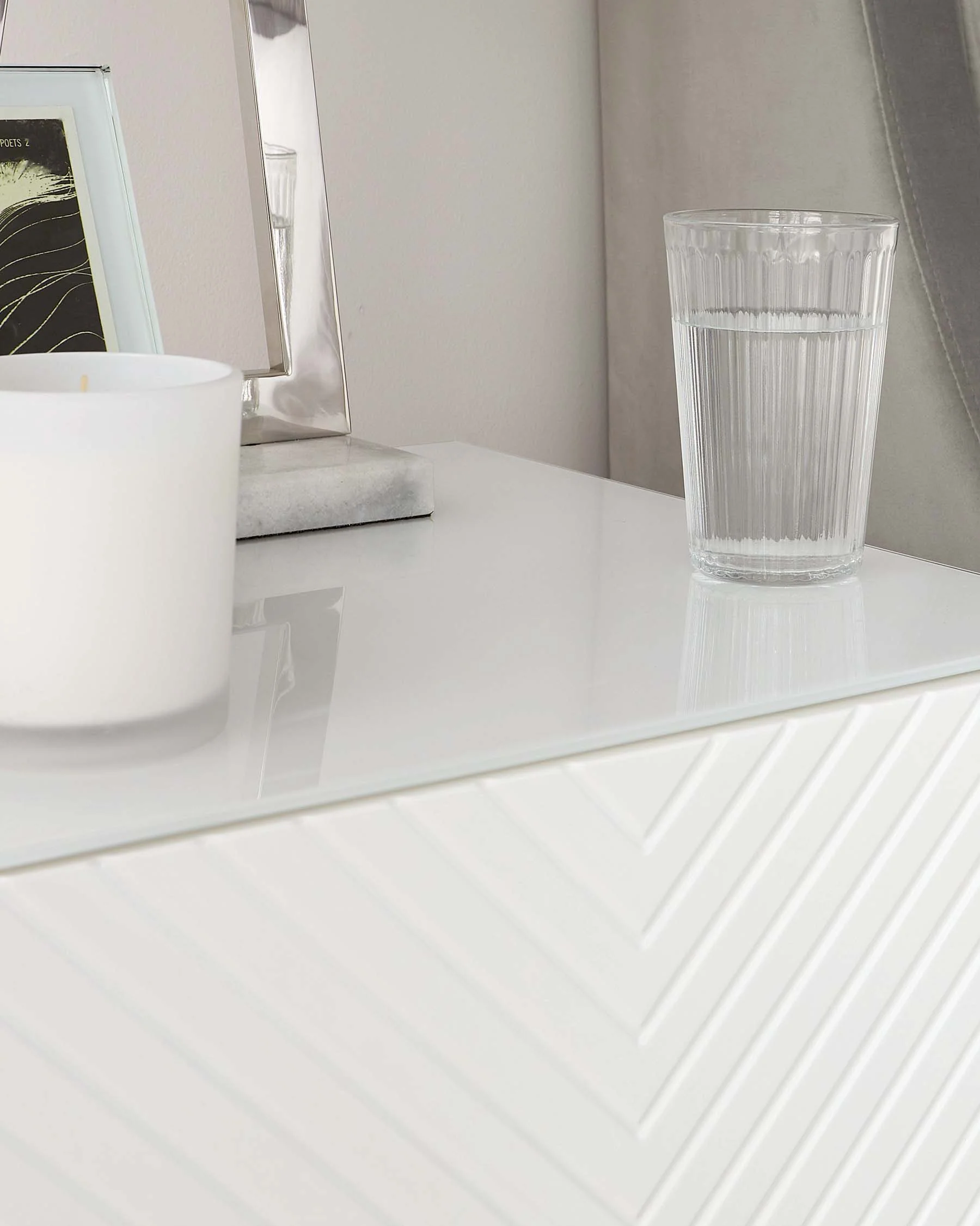 Noah white gloss 2 drawer bedside table - Image 3