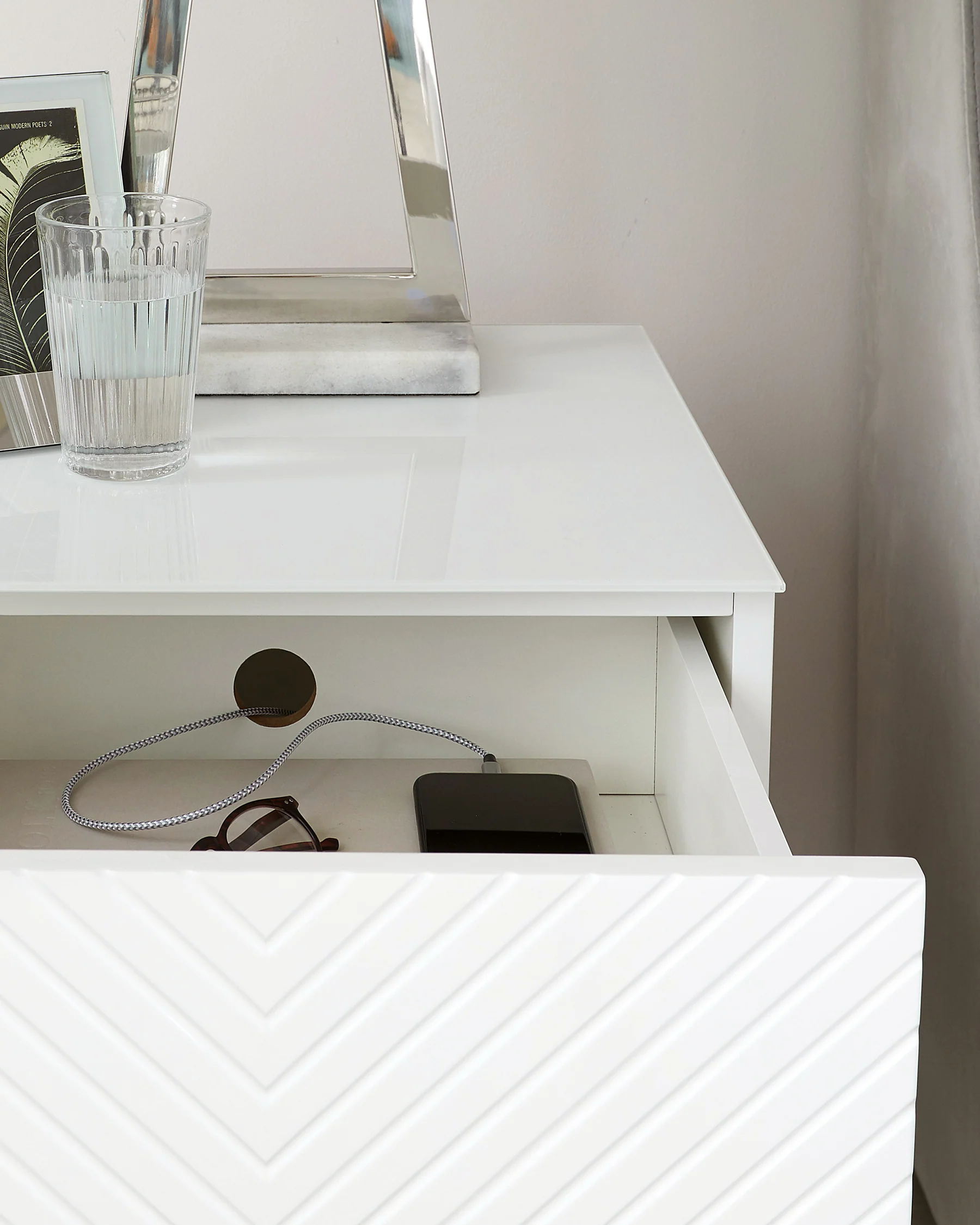 Noah white gloss 2 drawer bedside table - Image 4