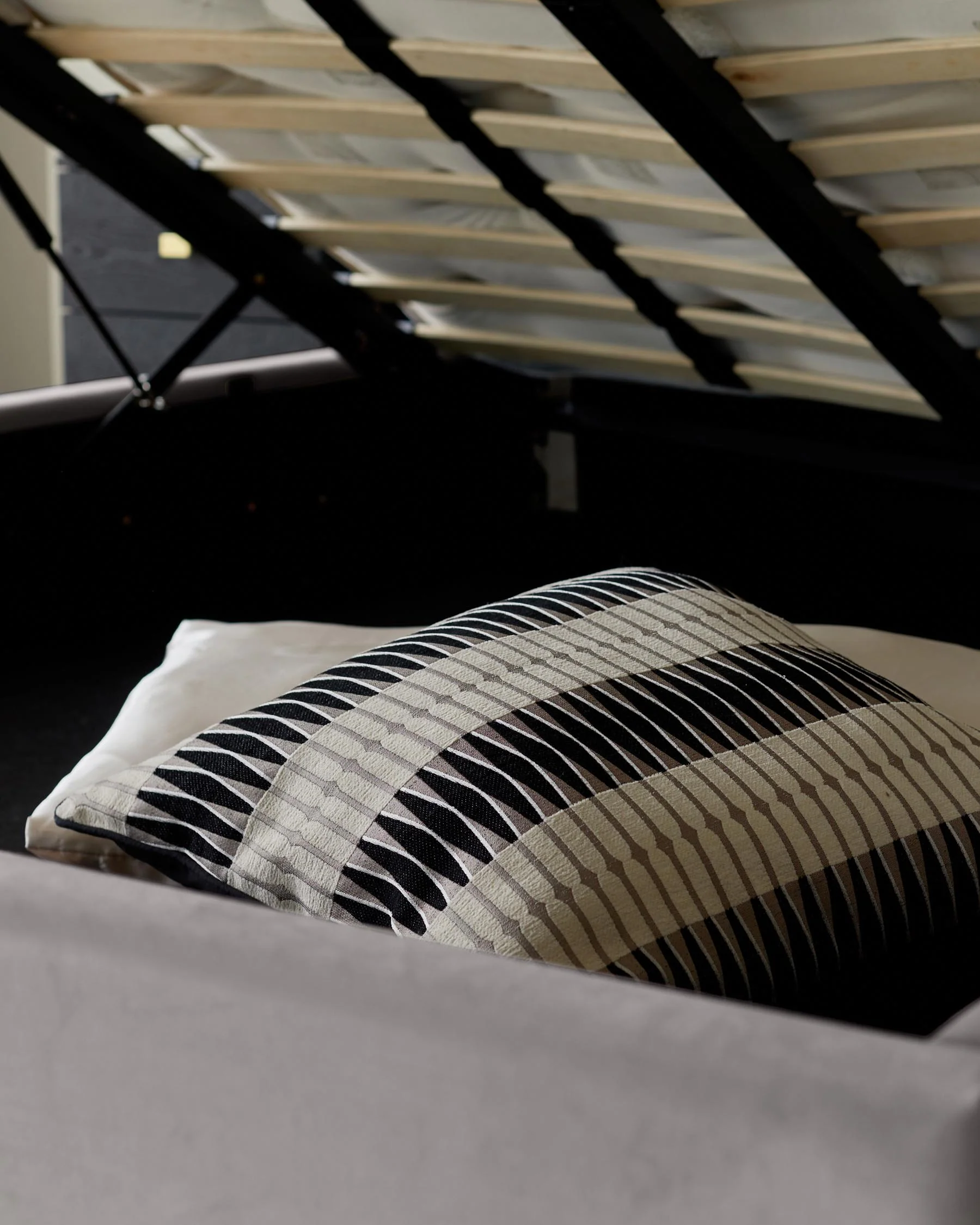 Octavia Grey Velvet Super King Size Ottoman Storage Bed - Image 4