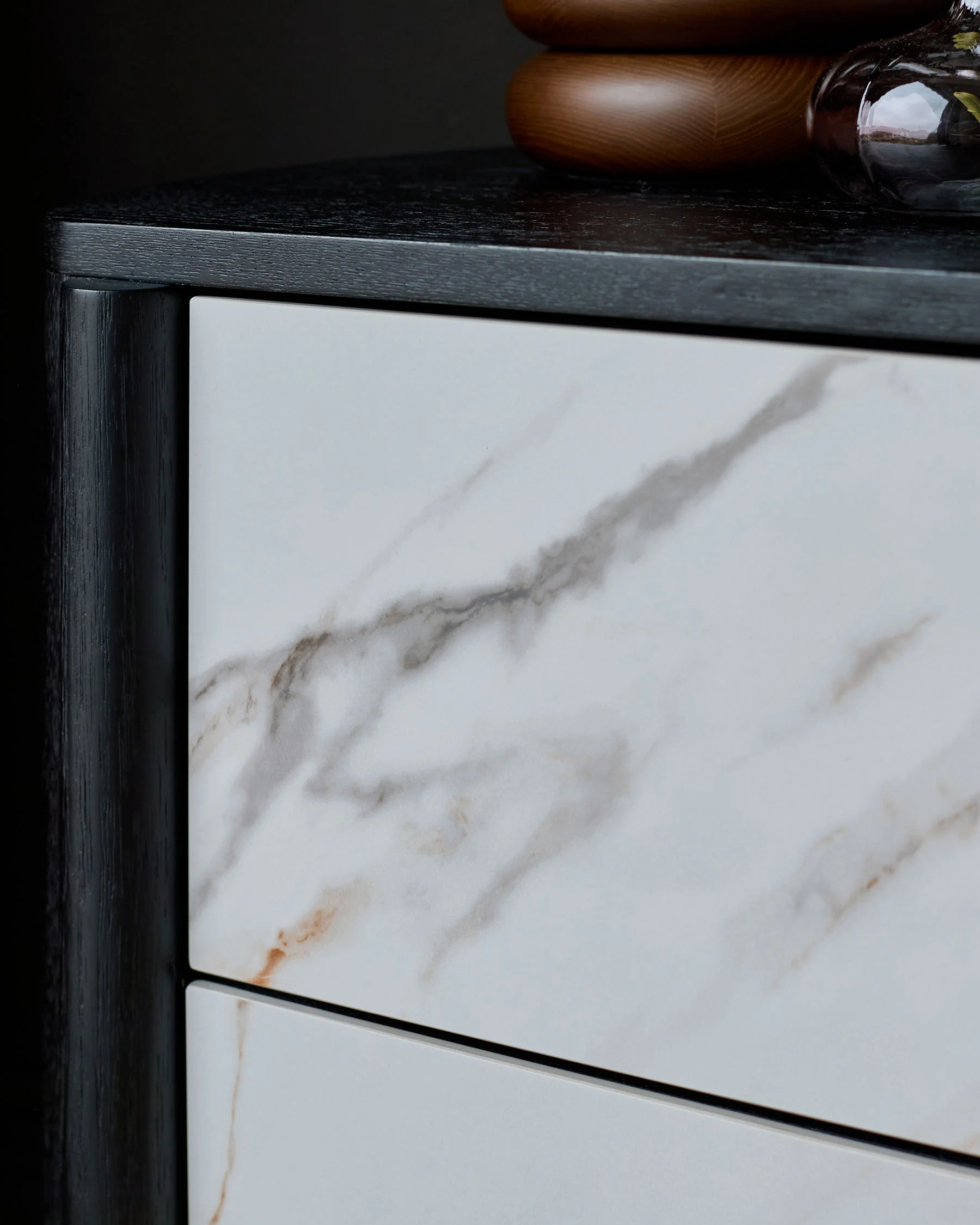 Orlan natural ceramic bedside table - Image 3