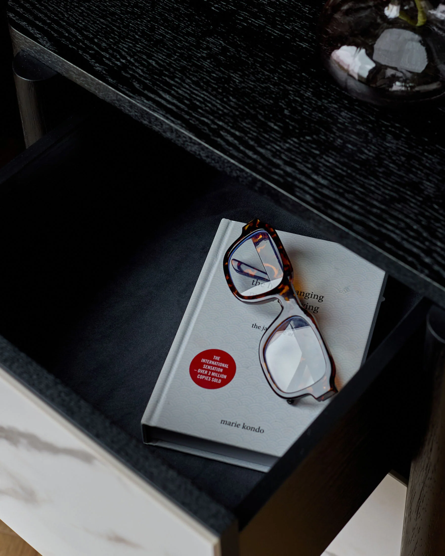 Orlan natural ceramic bedside table - Image 5