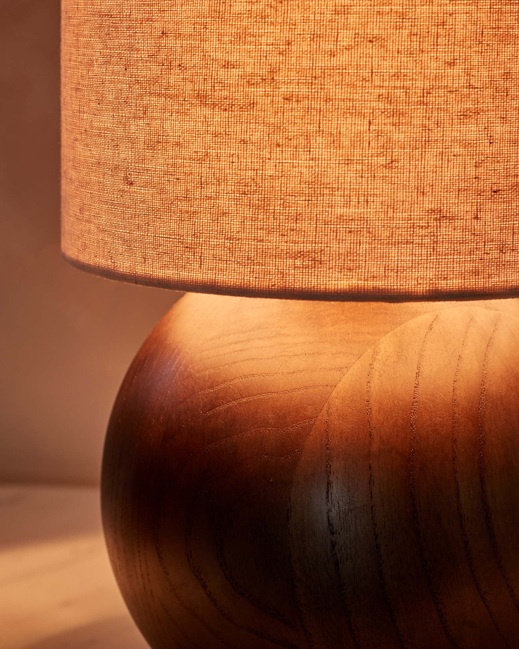 Orlan natural linen and dark wood table lamp - Image 5