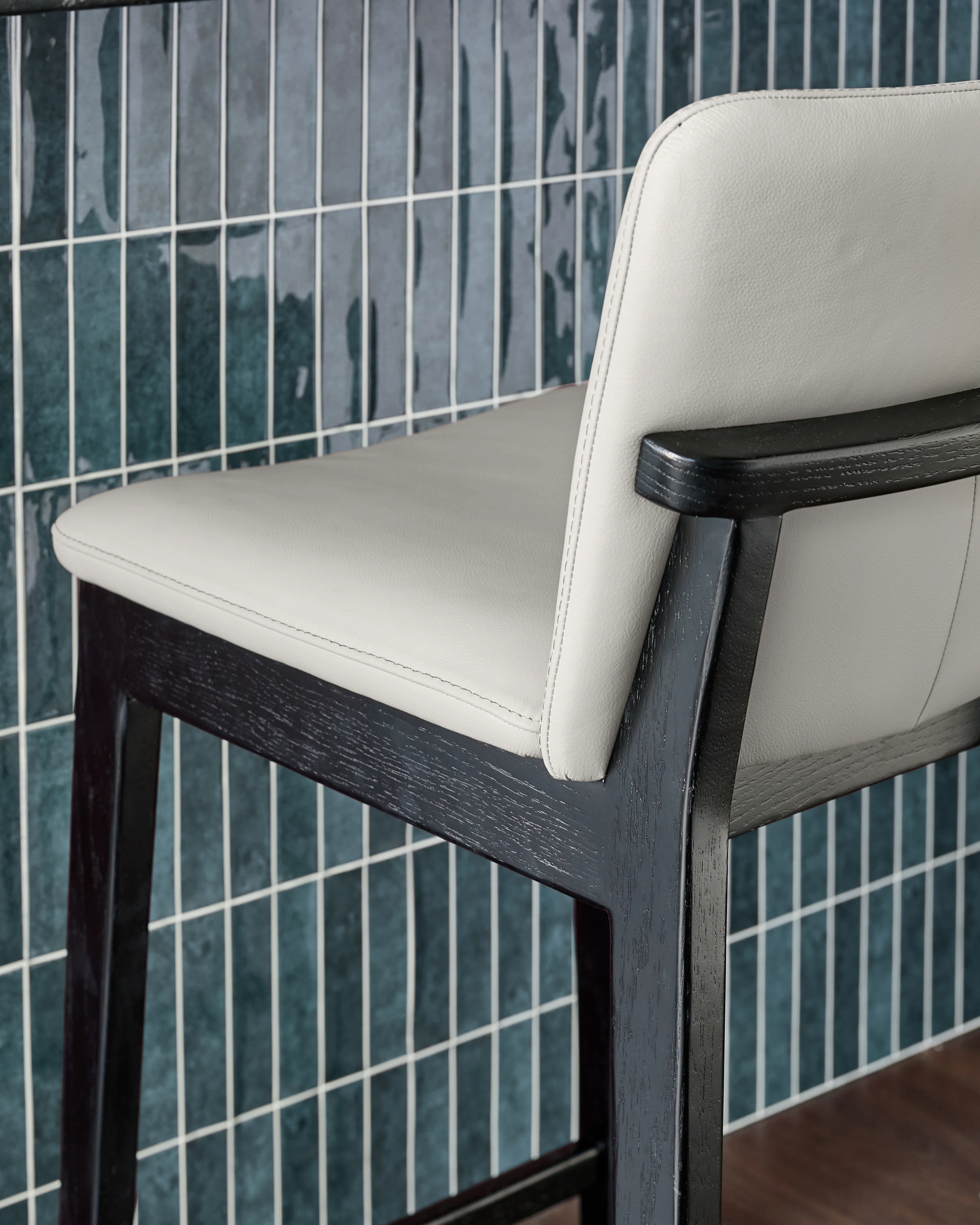 Otis light grey leather bar stool - Image 5