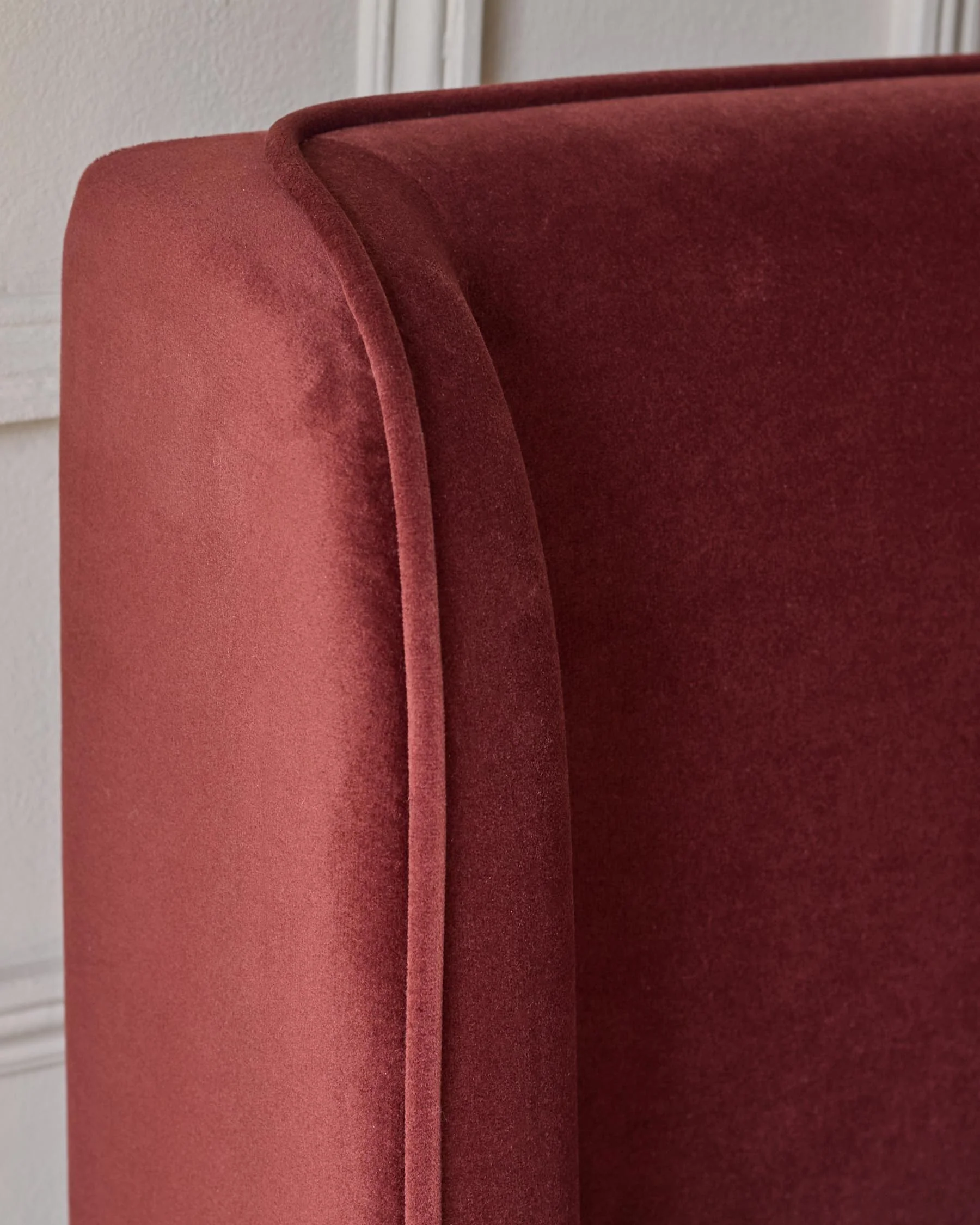 Paolo toffee red velvet king bed - Image 5