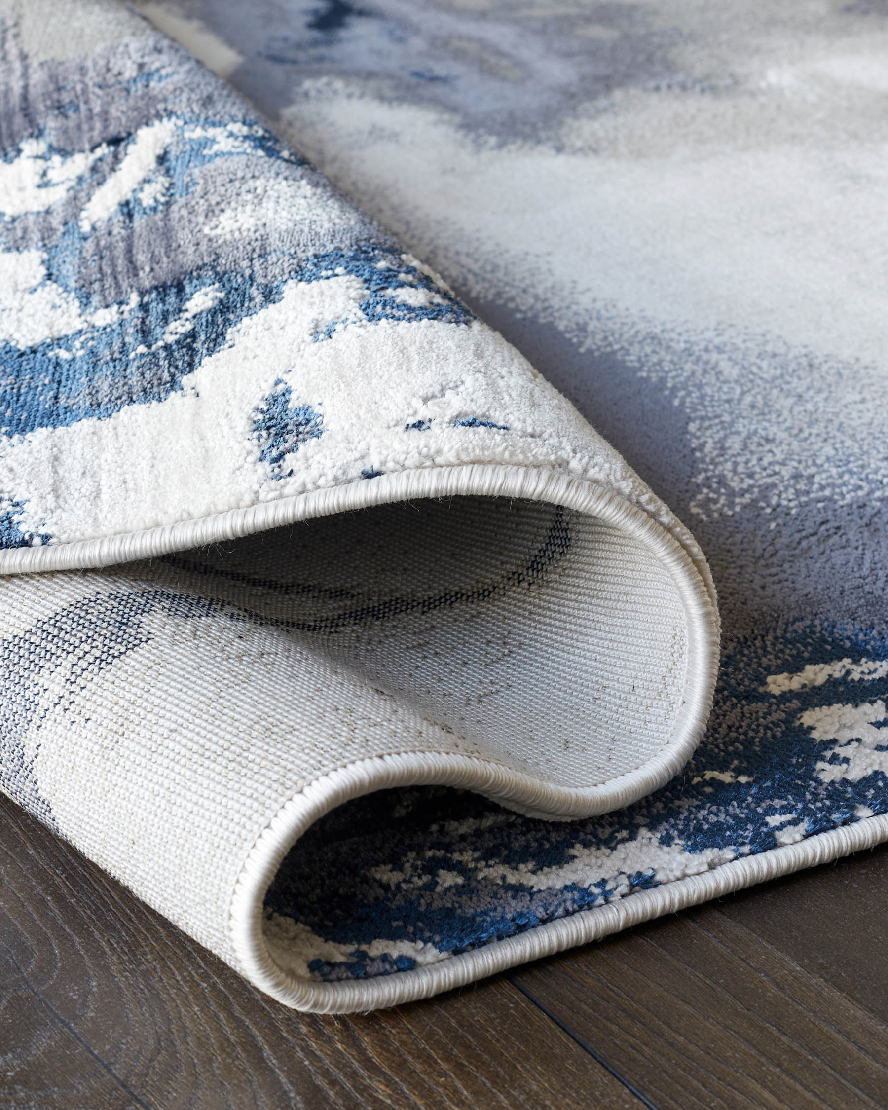 Perla dark navy textured small rug - Image 6
