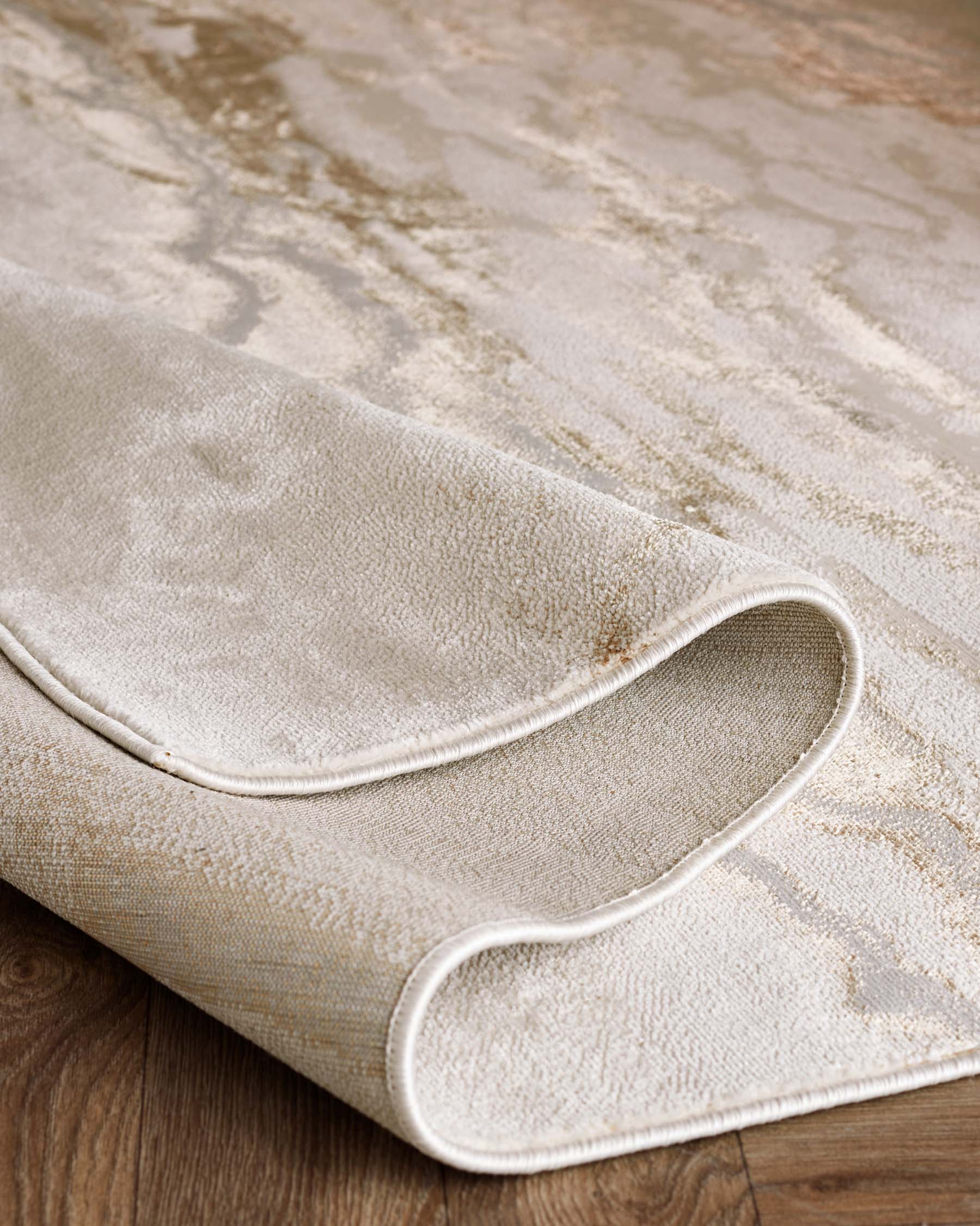 Perla gold textured medium rug - Image 5
