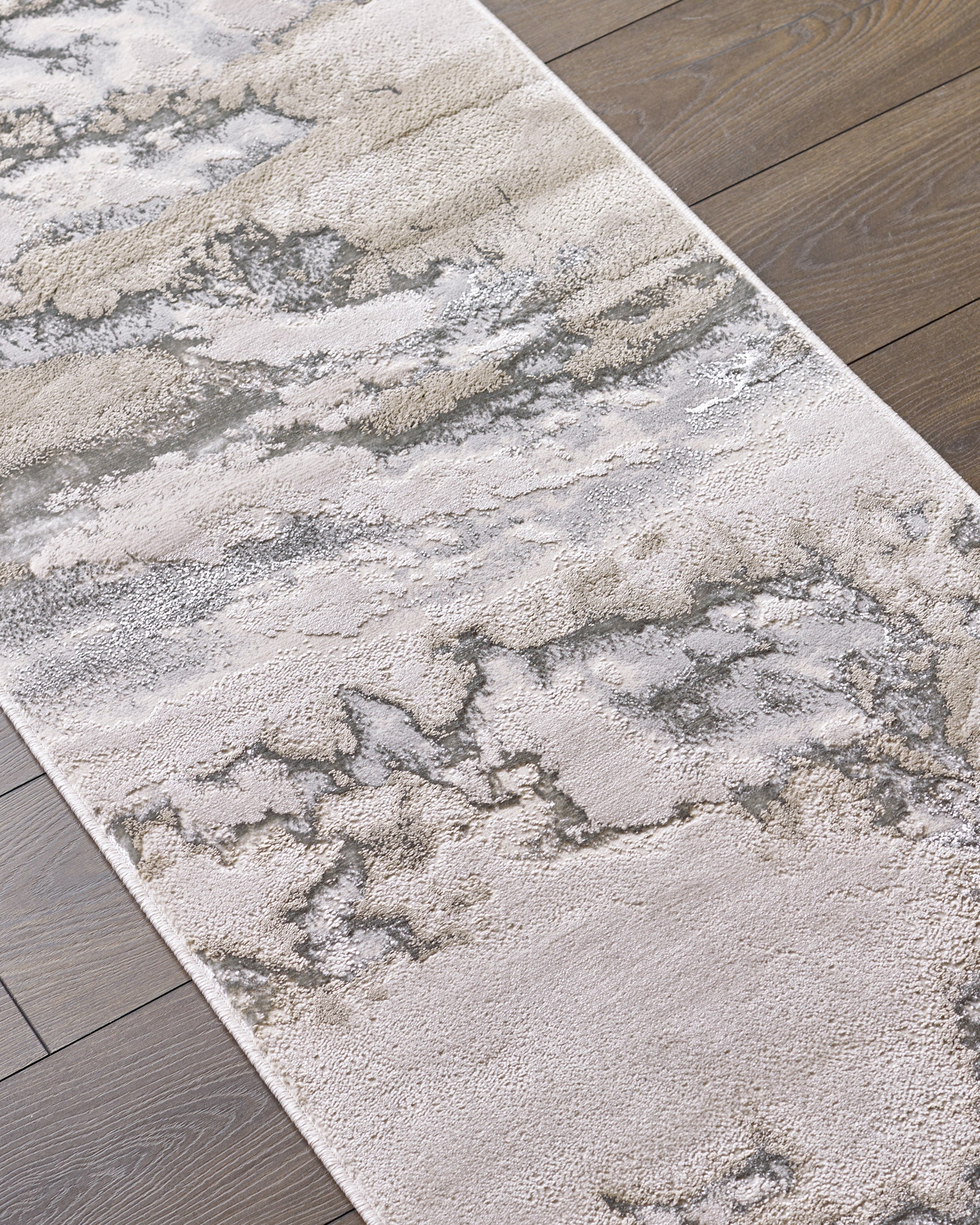 Perla soft silver textured runner rug - Image 2