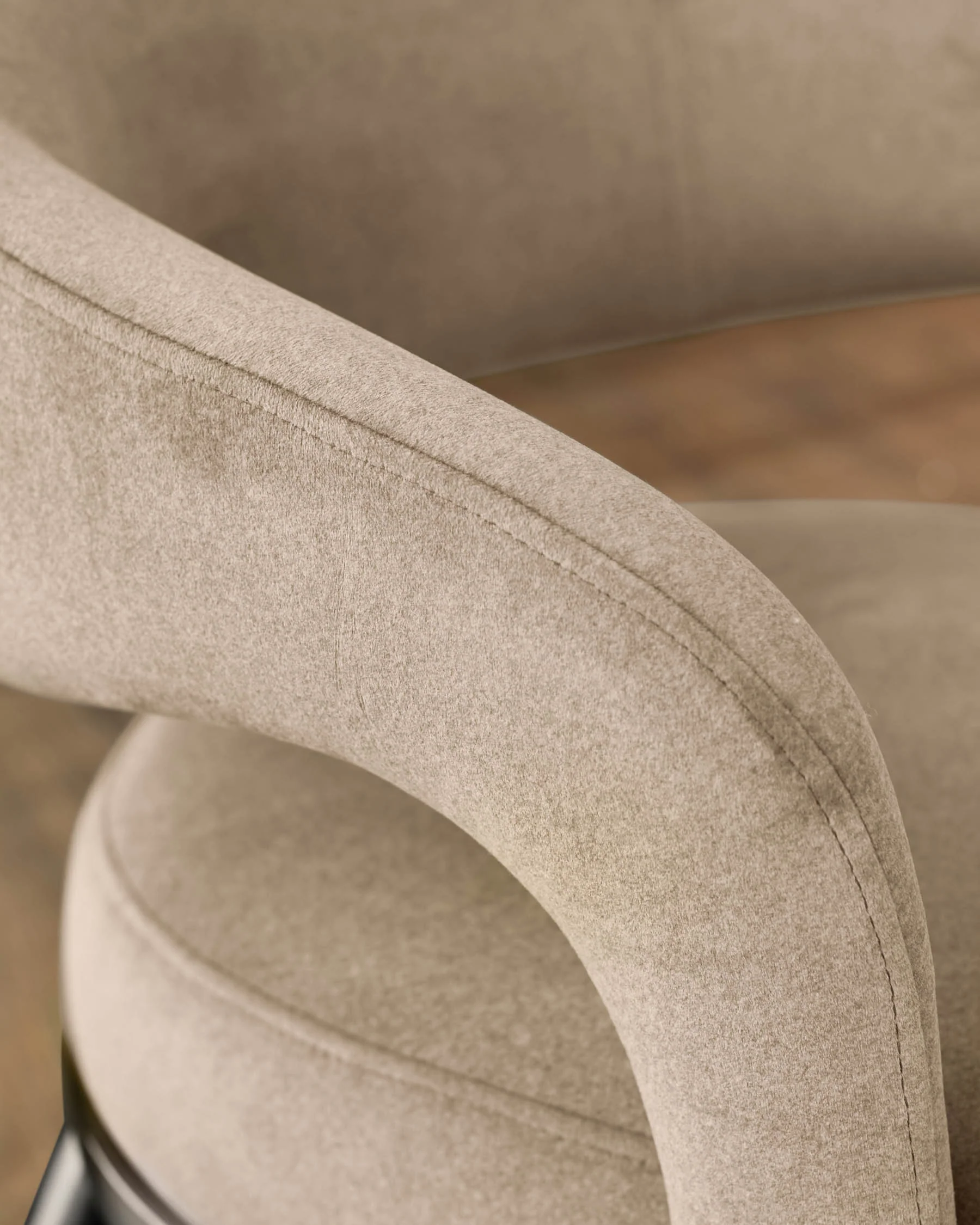 Rhett champagne velvet dining chair - Image 9