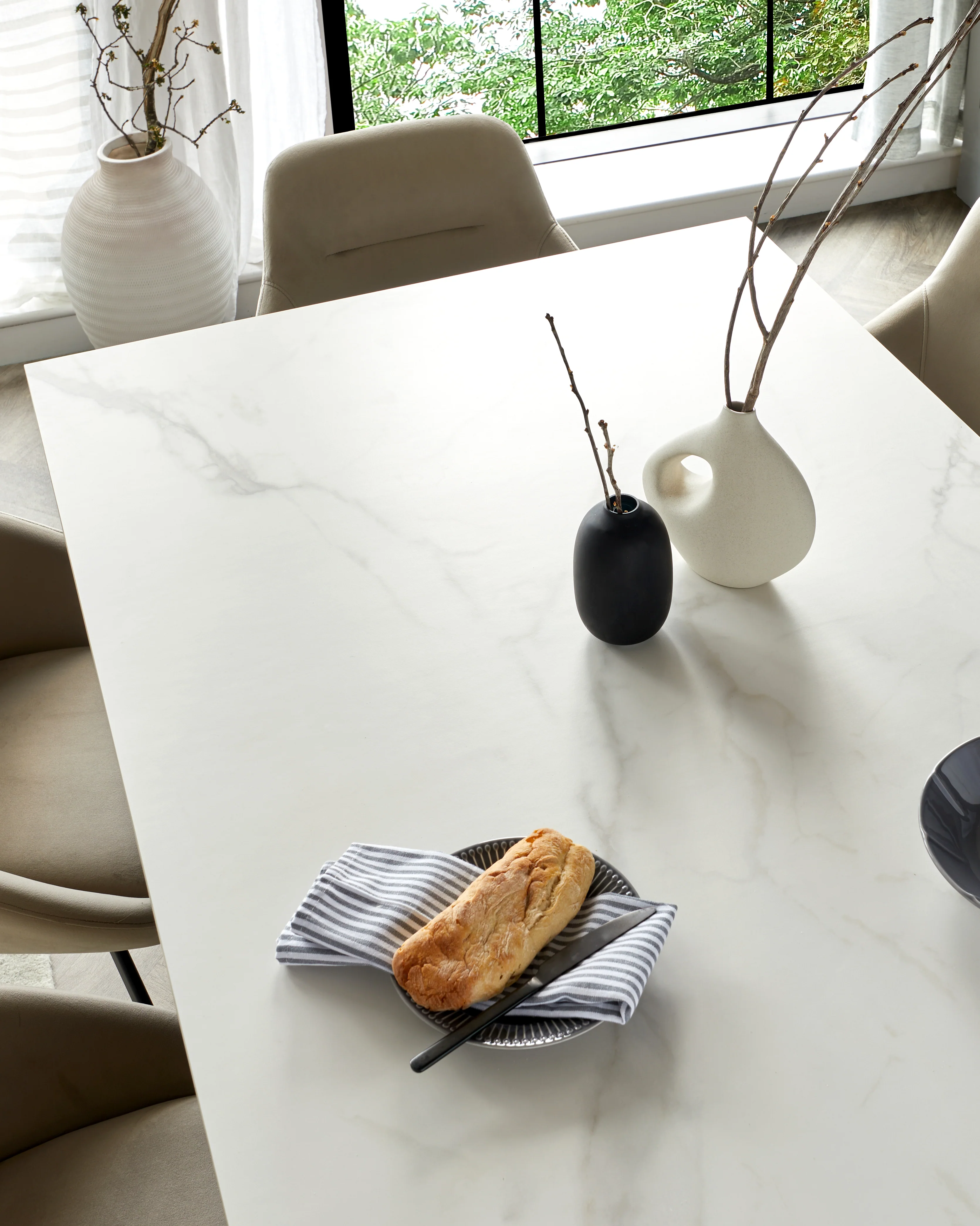 Riley white ceramic 8 seater dining table - Image 4