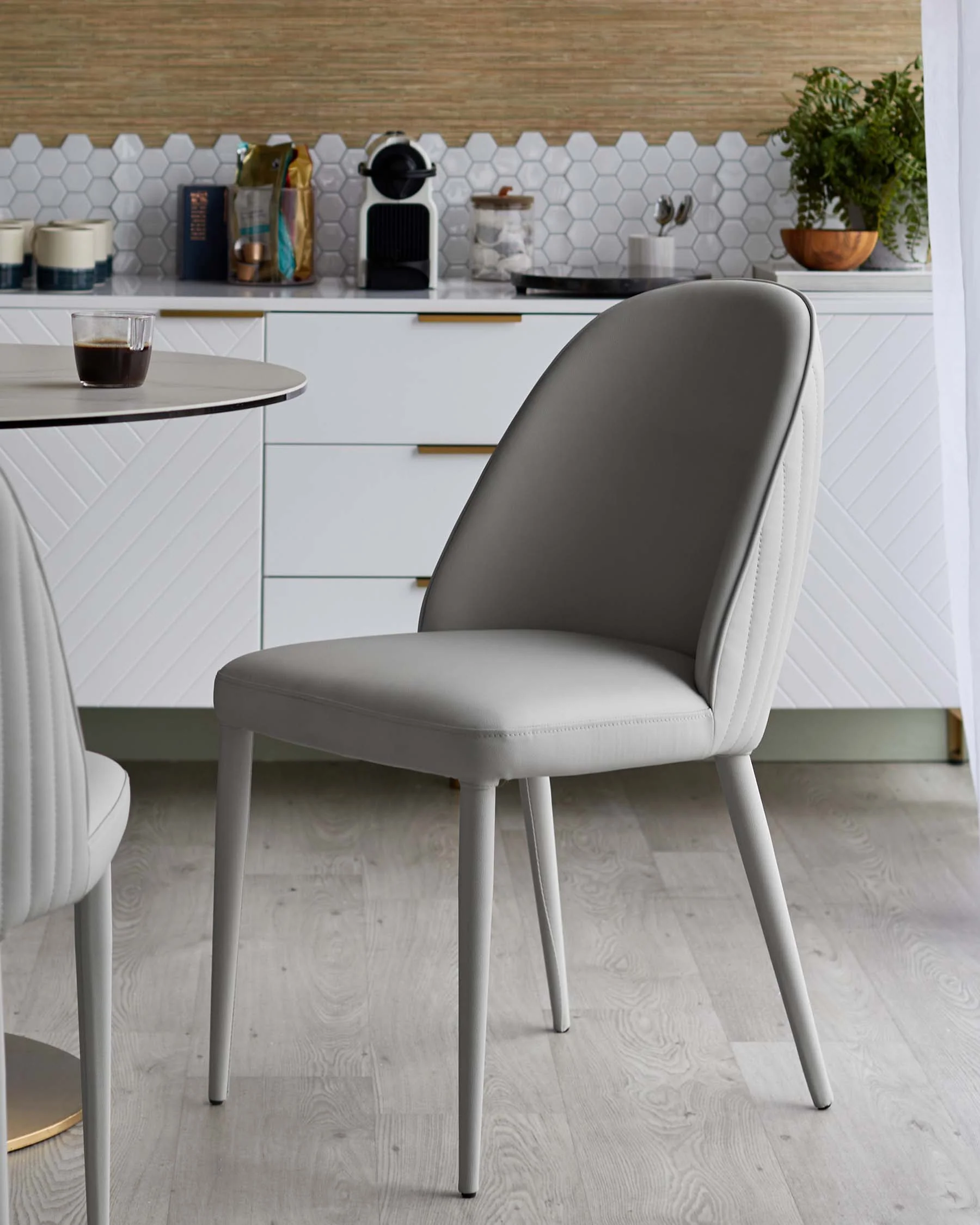 Romeo 4 seater table and 4 Saylor dining chairs set - Image 4