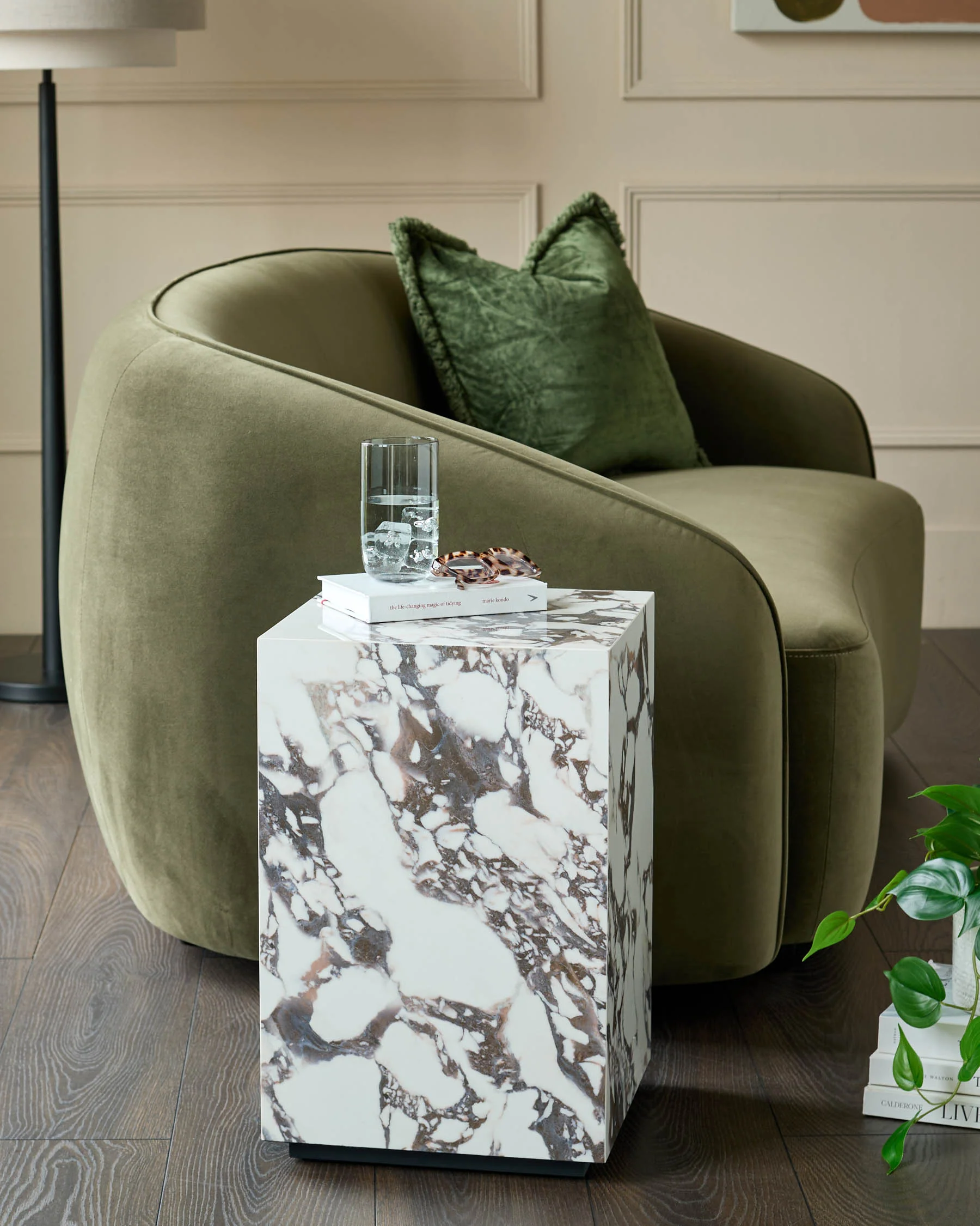 Russo white calacatta ceramic side table - Image 3