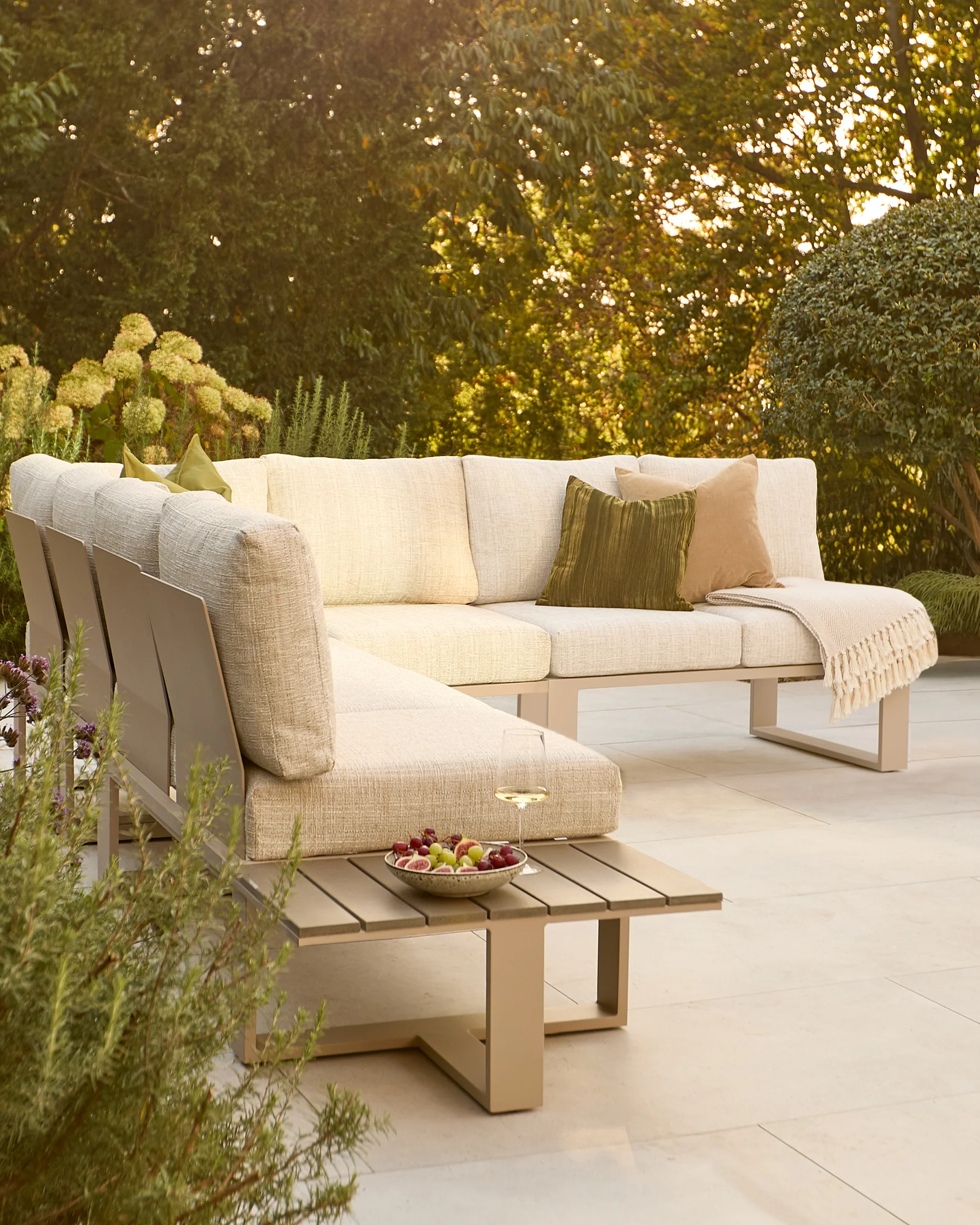 Savannah natural garden extra large corner bench - Image 3