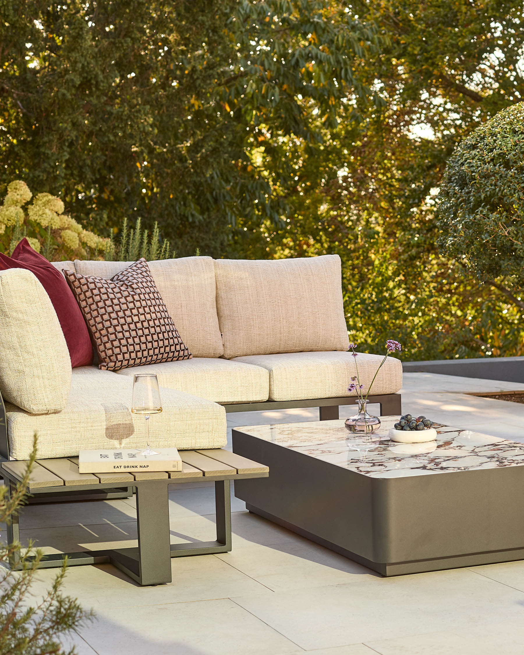 Savannah black garden large corner bench with Bianco coffee table set - Image 3